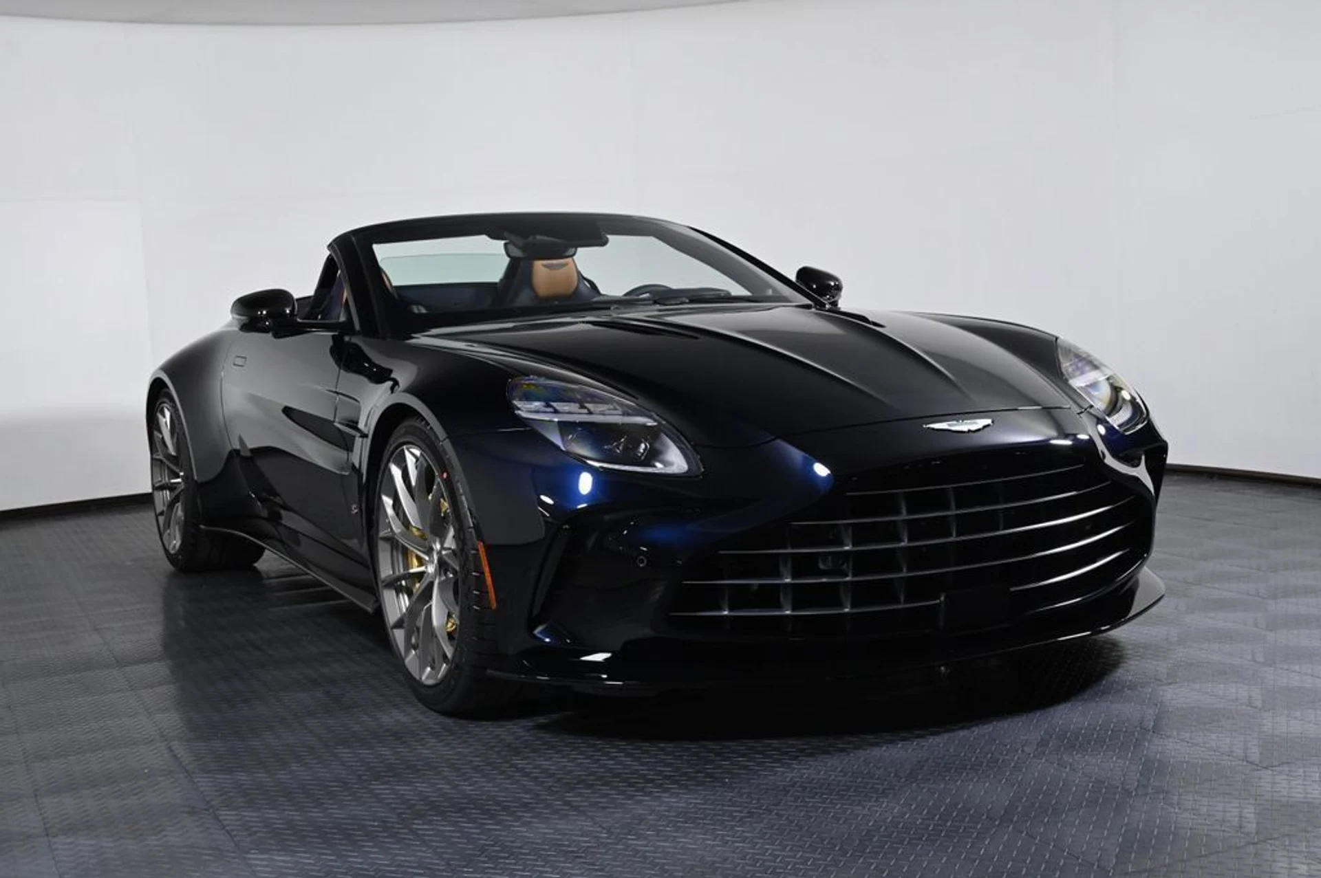 mph025_270649028_new_2026_aston_martin_vantage_sroadster_11350_23021666_26_1024_0bbb3abc75