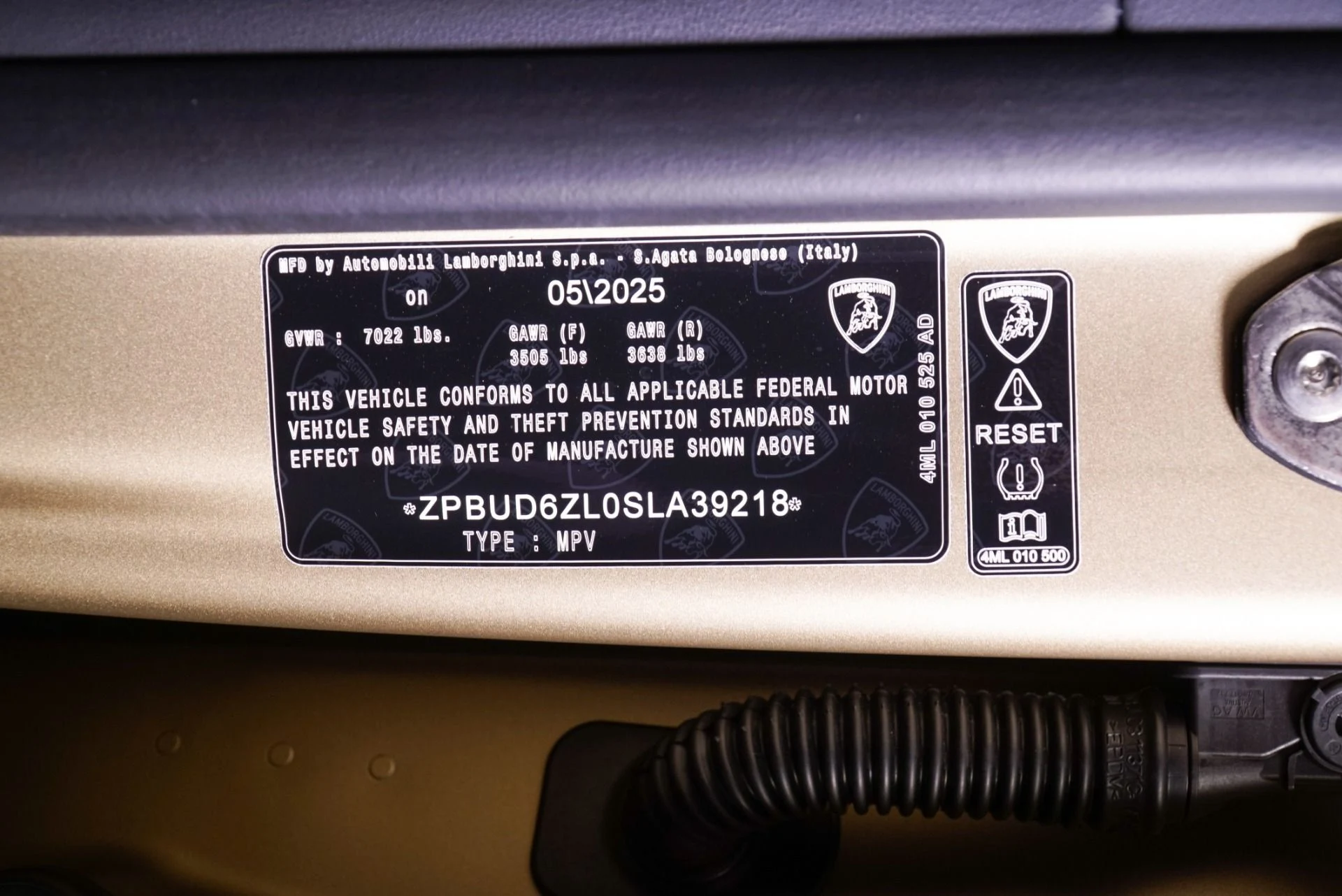 mph025_2708705354_New_2025_Lamborghini_Urus_SE_1760546731_cb9cf888ee