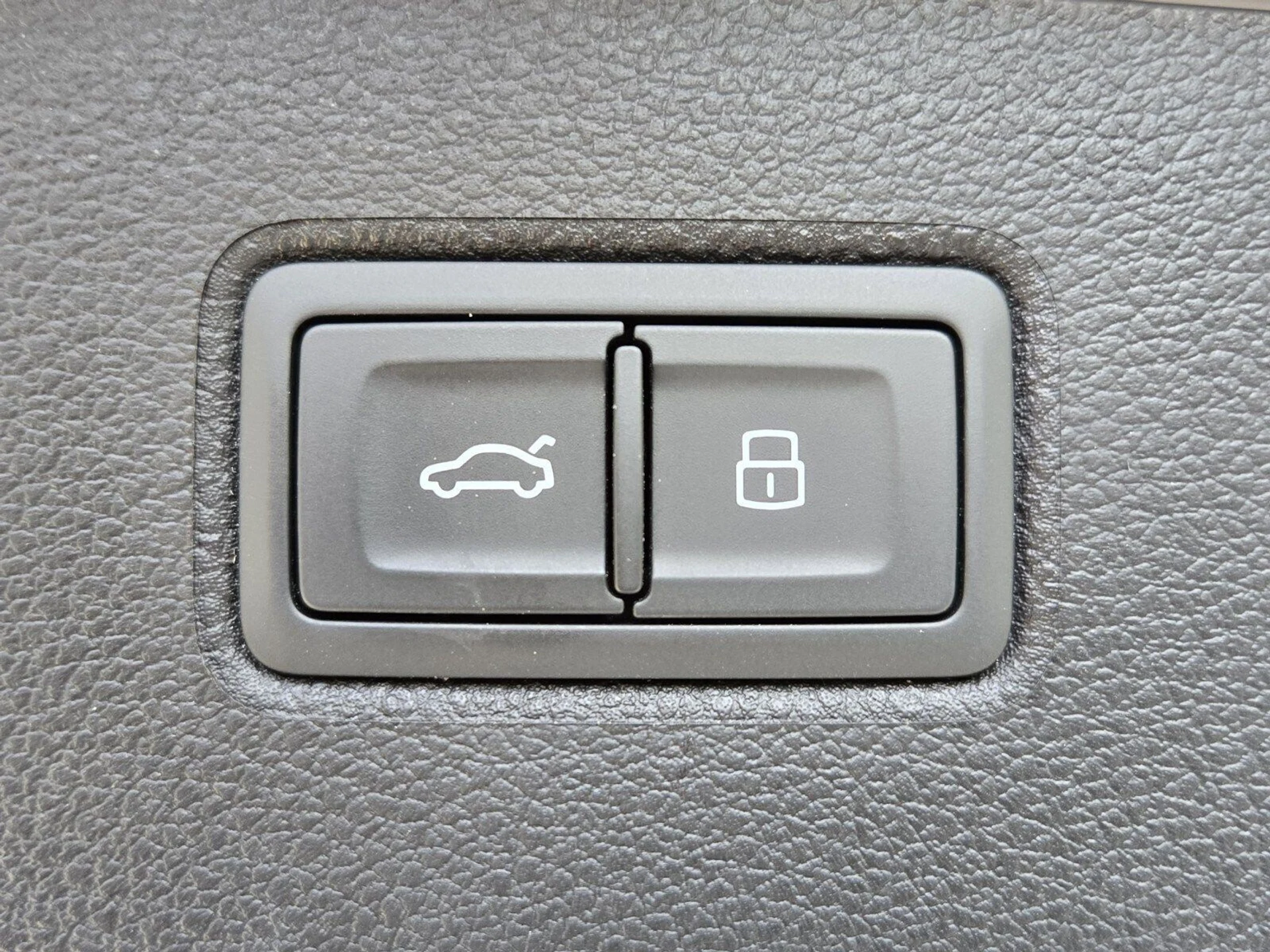 mph025_271451218_b876eb276148f1696c187b751a786cb8x_48a329633f