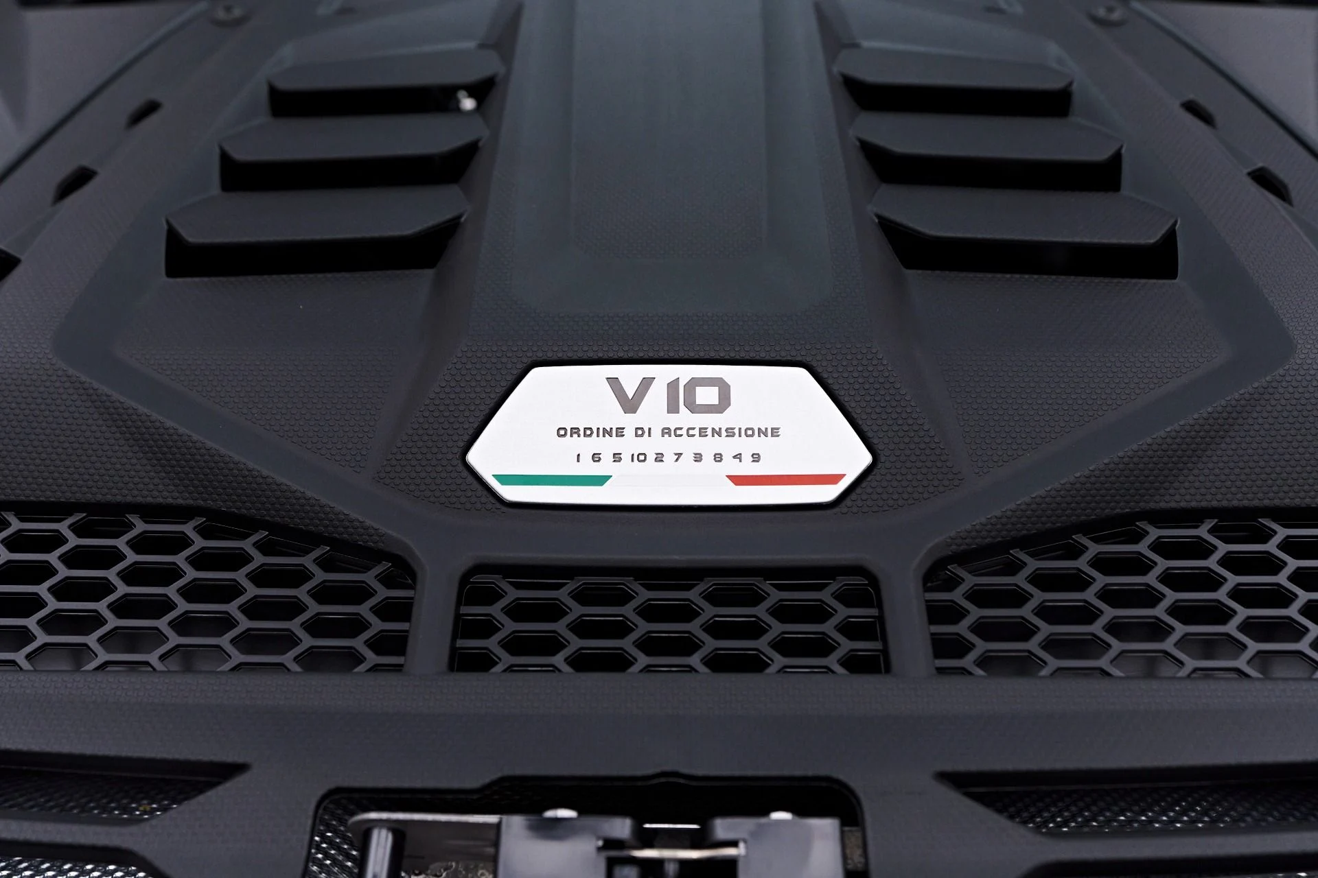 mph025_2715072547_Used_2023_Lamborghini_Huracan_EVO_Base_1753408118_3e7e1ef252