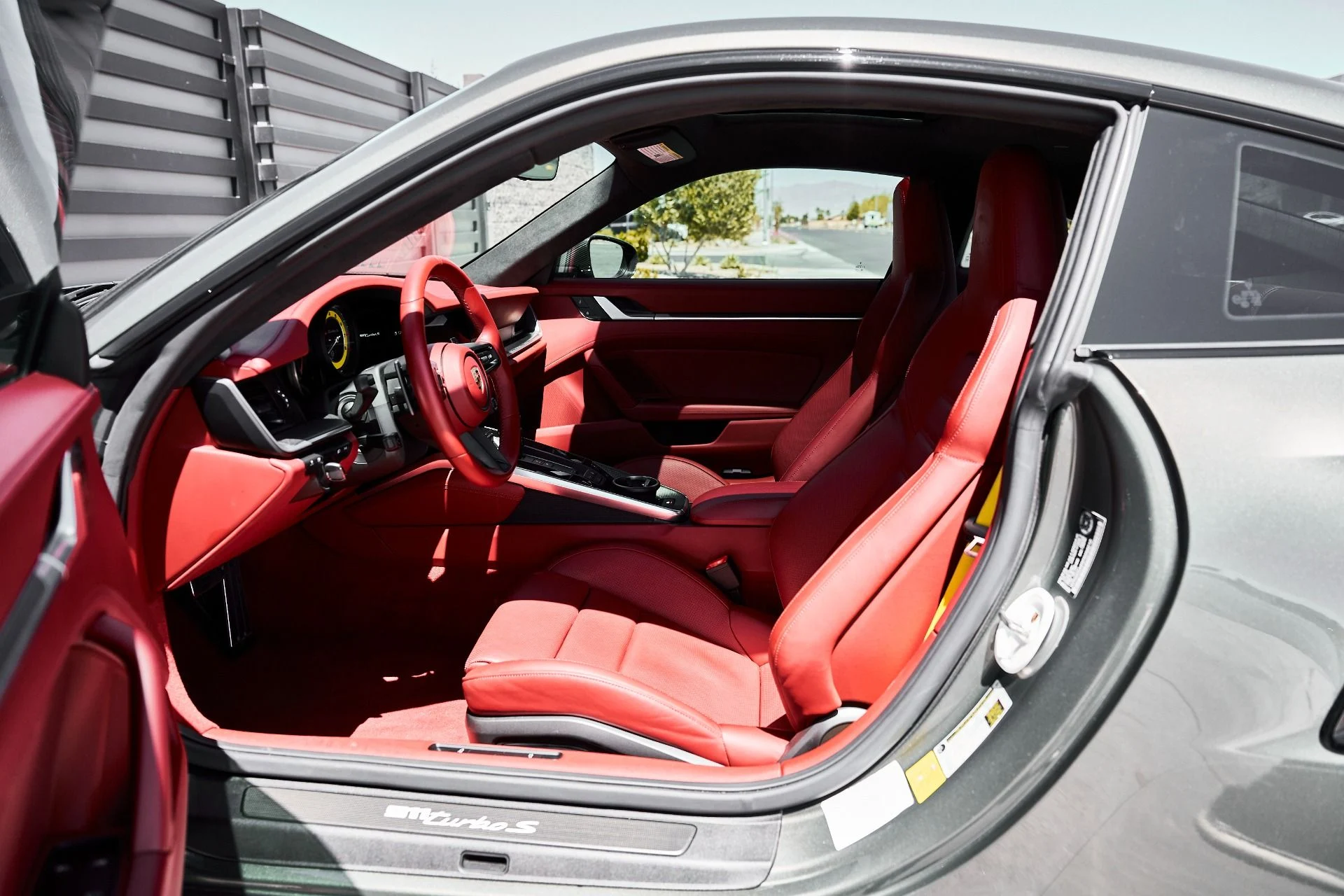 mph025_2725913613_Used_2023_Porsche_911_Turbo_S_1777011087_fd47ddd2db