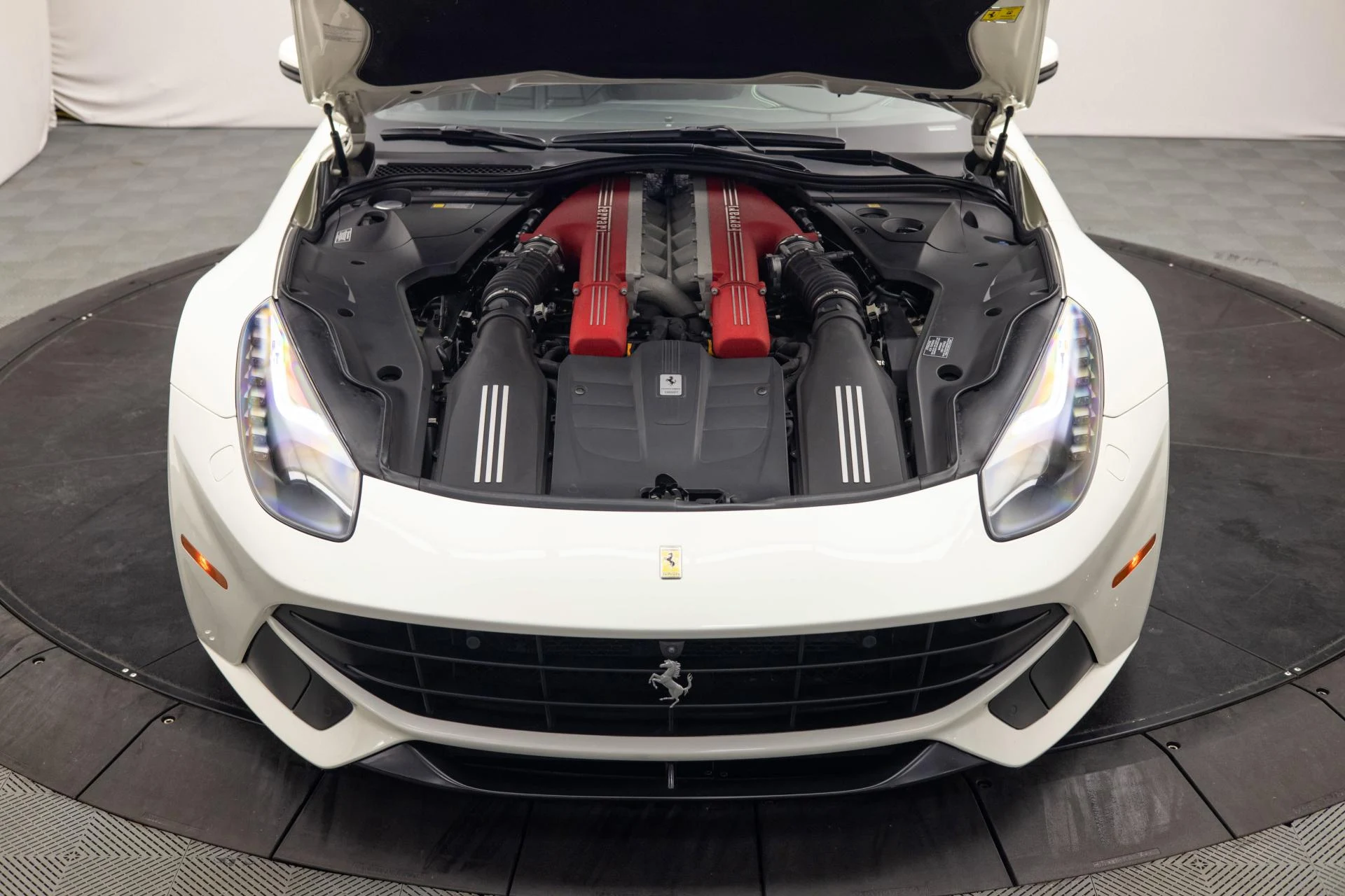 mph025_2730455000_Used_2014_Ferrari_F12berlinetta_Berlinetta_1755332535_0398eec21e