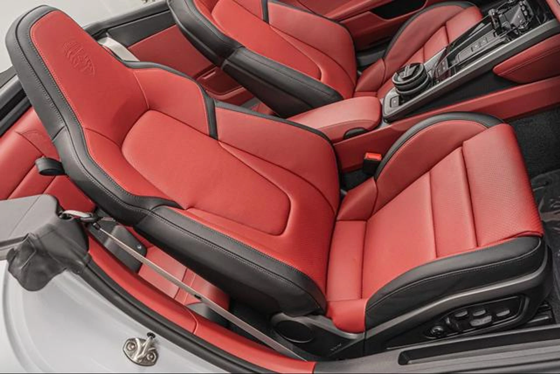 mph025_2731733198_ydamakz_O44_ycs_Ll3_Fjmjucx_BM_9018dbd2e8