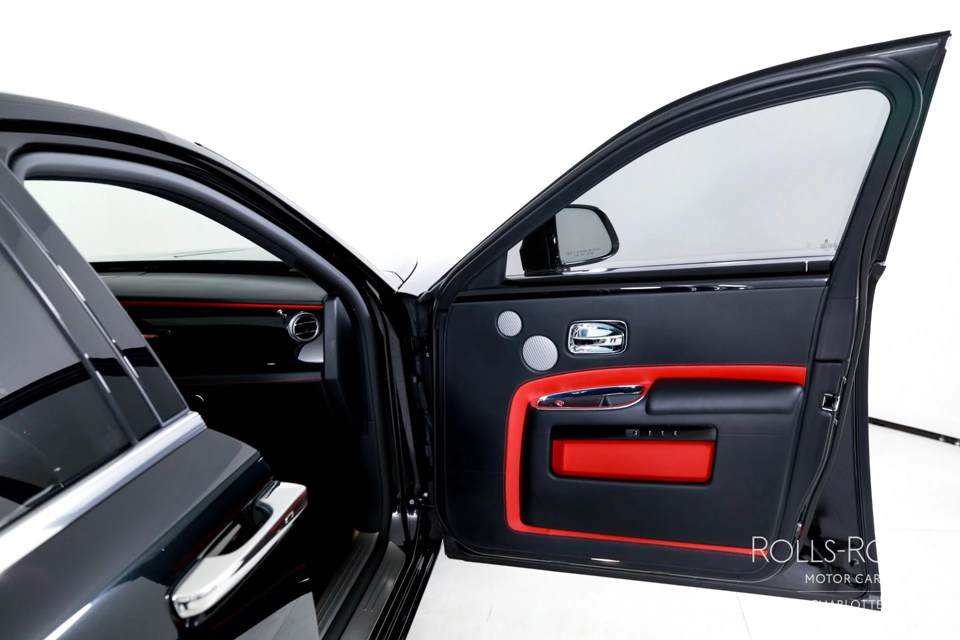 mph025_2734989211_Used_2019_Rolls_Royce_Ghost_1769449419_ebac5df7bc