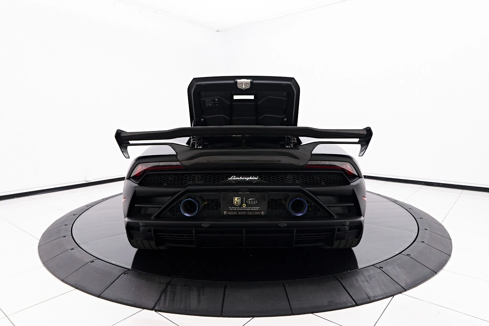 mph025_2737348435_Used_2020_Lamborghini_Huracan_EVO_Base_1755655882_9a140711e6
