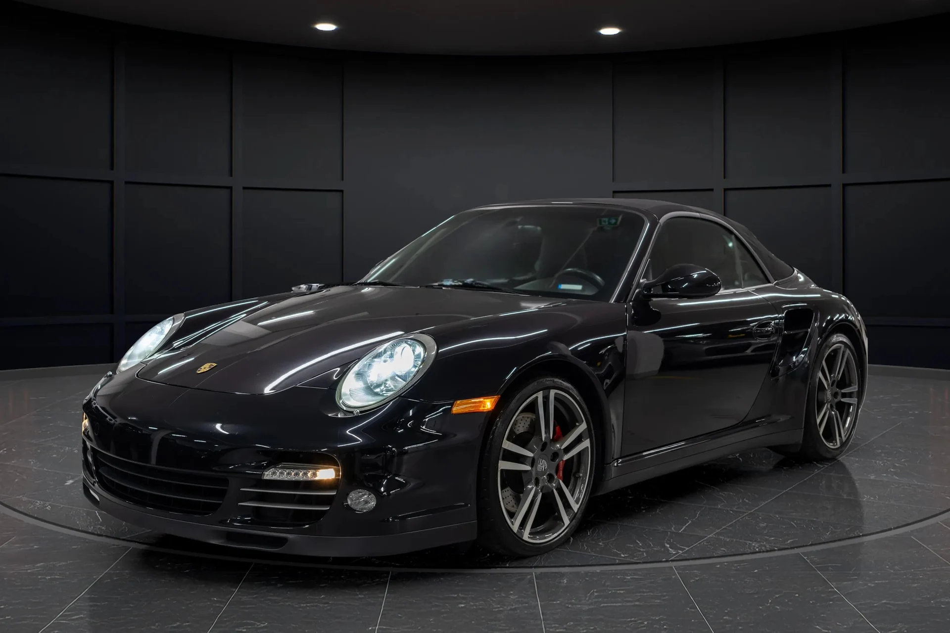mph025_2752113049_bdd355a6_58ee_4e70_9511_d262b1c6ec26_201120_Porsche2091120_Turbo20_Cabriolet2028_WP_0_CD_2_A90_BS_77372929_26_ab894deee0