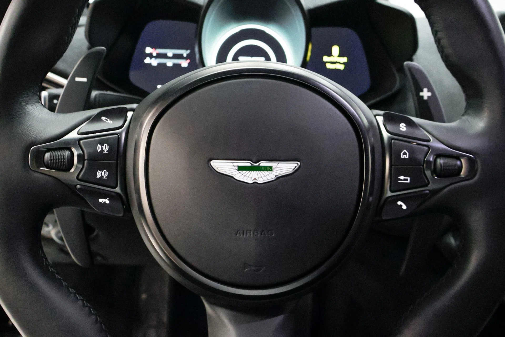mph025_275920763_Used_2019_Aston_Martin_Vantage_1760536452_ed1dedff5f