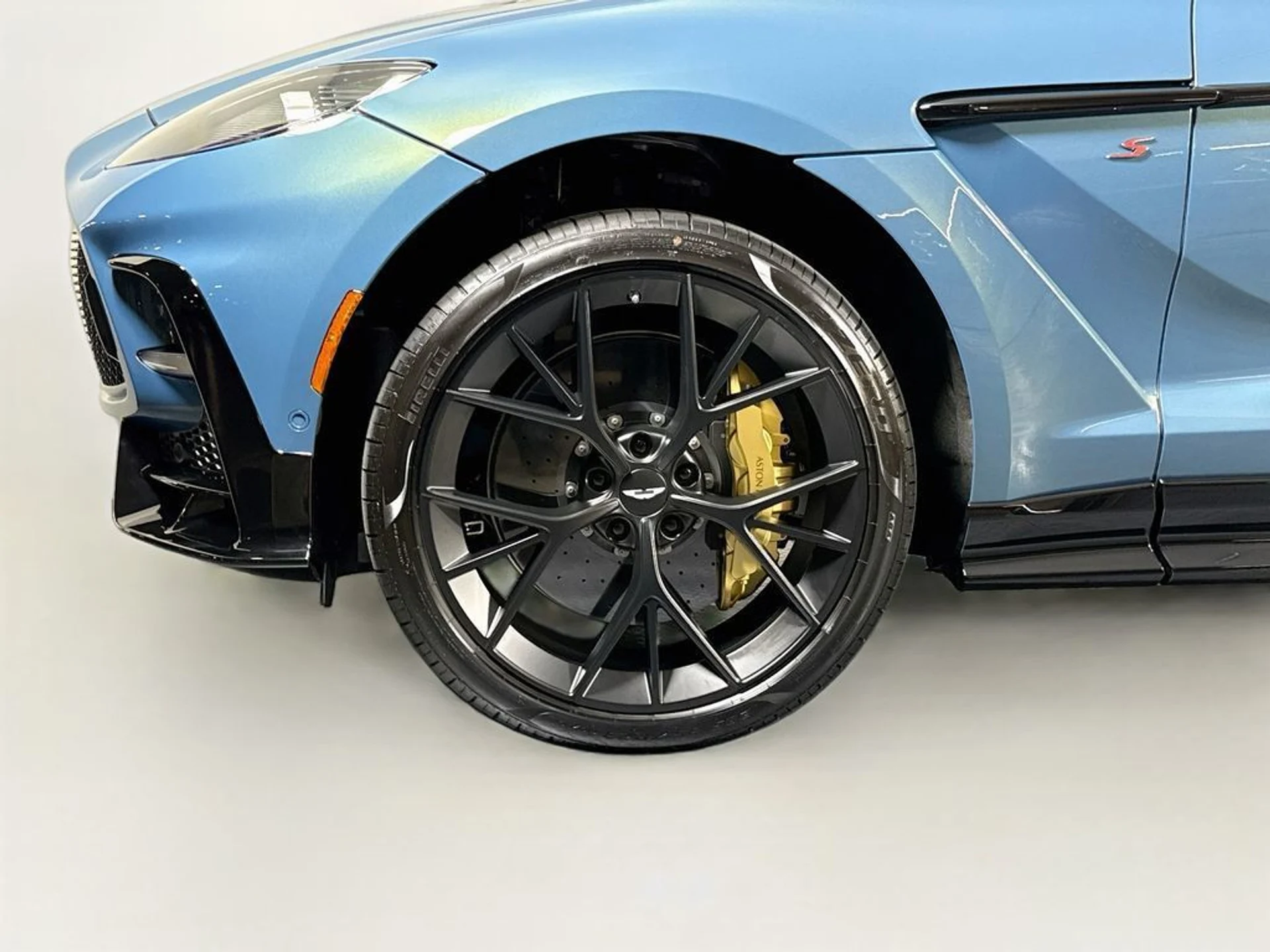 mph025_2760039083_new_2026_aston_martin_dbx_sawd_11350_23059220_26_1024_5d9f2f7971