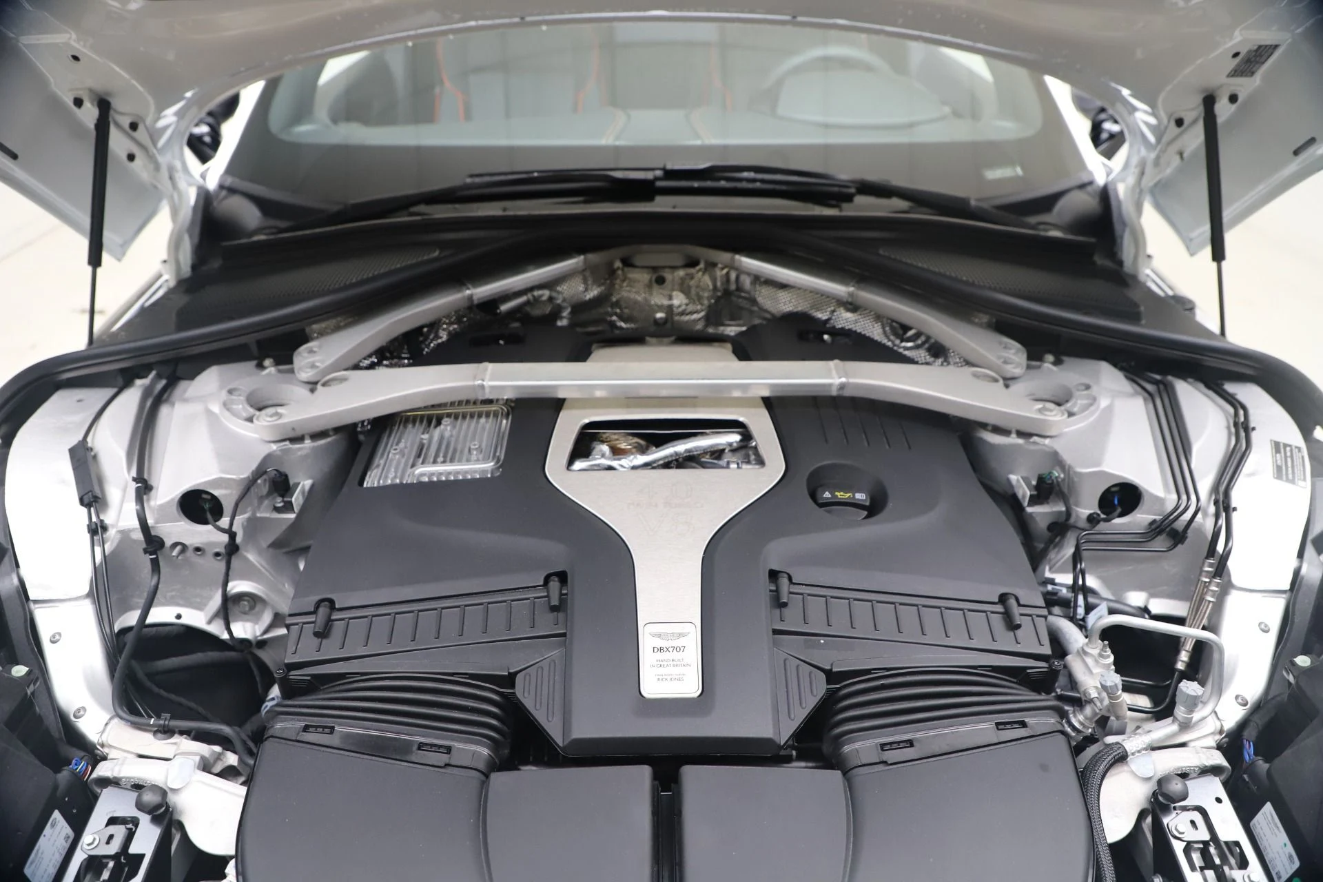 mph025_2763509298_New_2025_Aston_Martin_DBX_707_5aaf9f7182