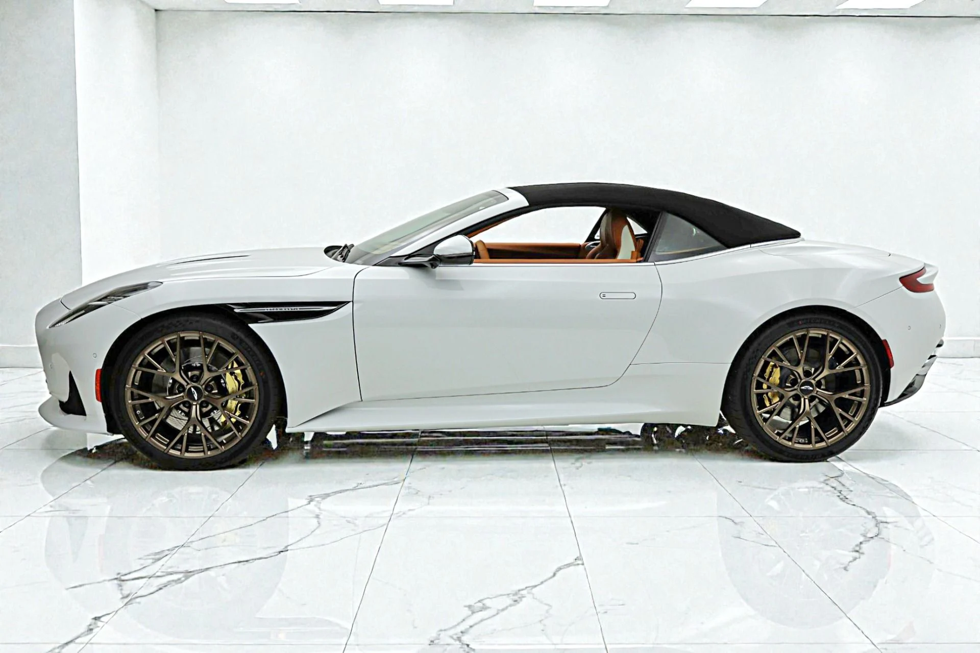 mph025_2770565738_New_2026_Aston_Martin_DB_12_Volante_14f68c9afe