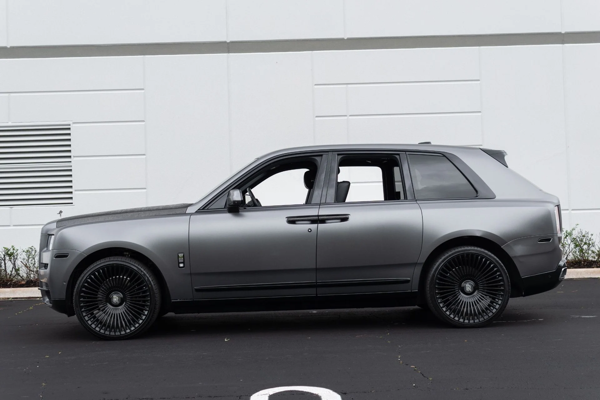 mph025_2771958260_Used_2020_Rolls_Royce_Cullinan_1775753700_960b21a06b