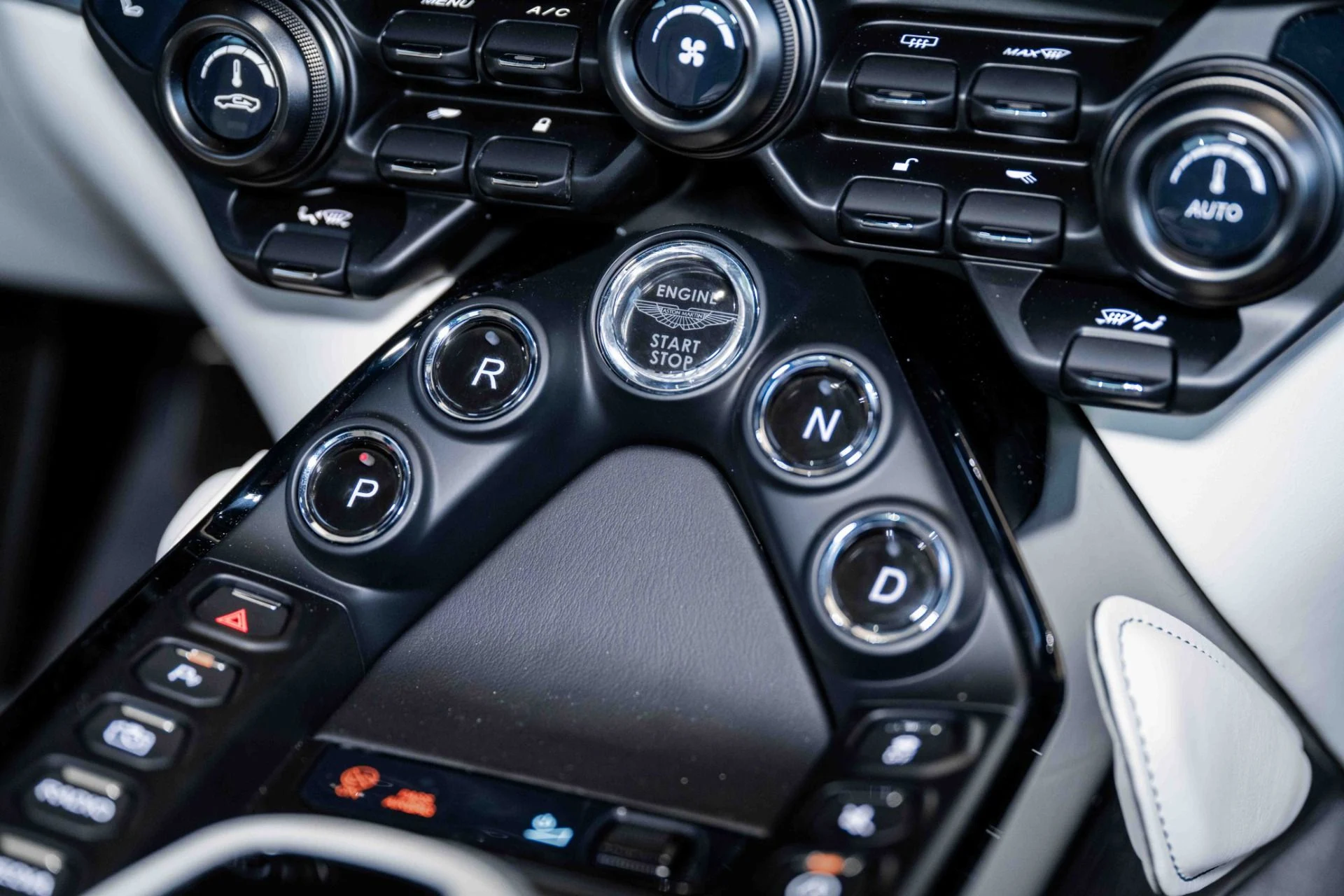 mph025_2776592037_Used_2023_Aston_Martin_Vantage_V8_Coupe_1699283559_74a99a6b07