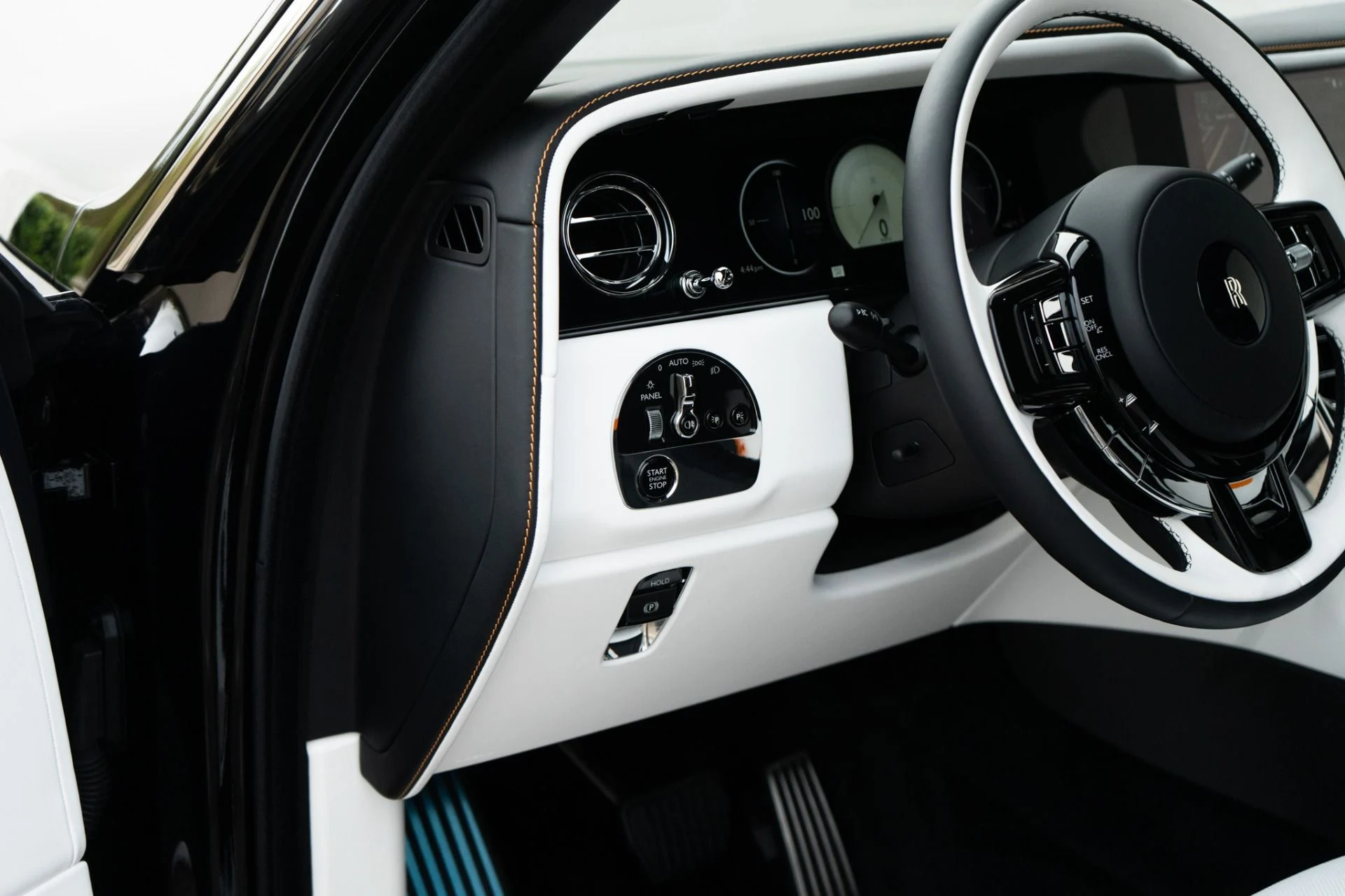 mph025_2779359279_Used_2026_Rolls_Royce_Cullinan_1765925177_9f5081bdc3