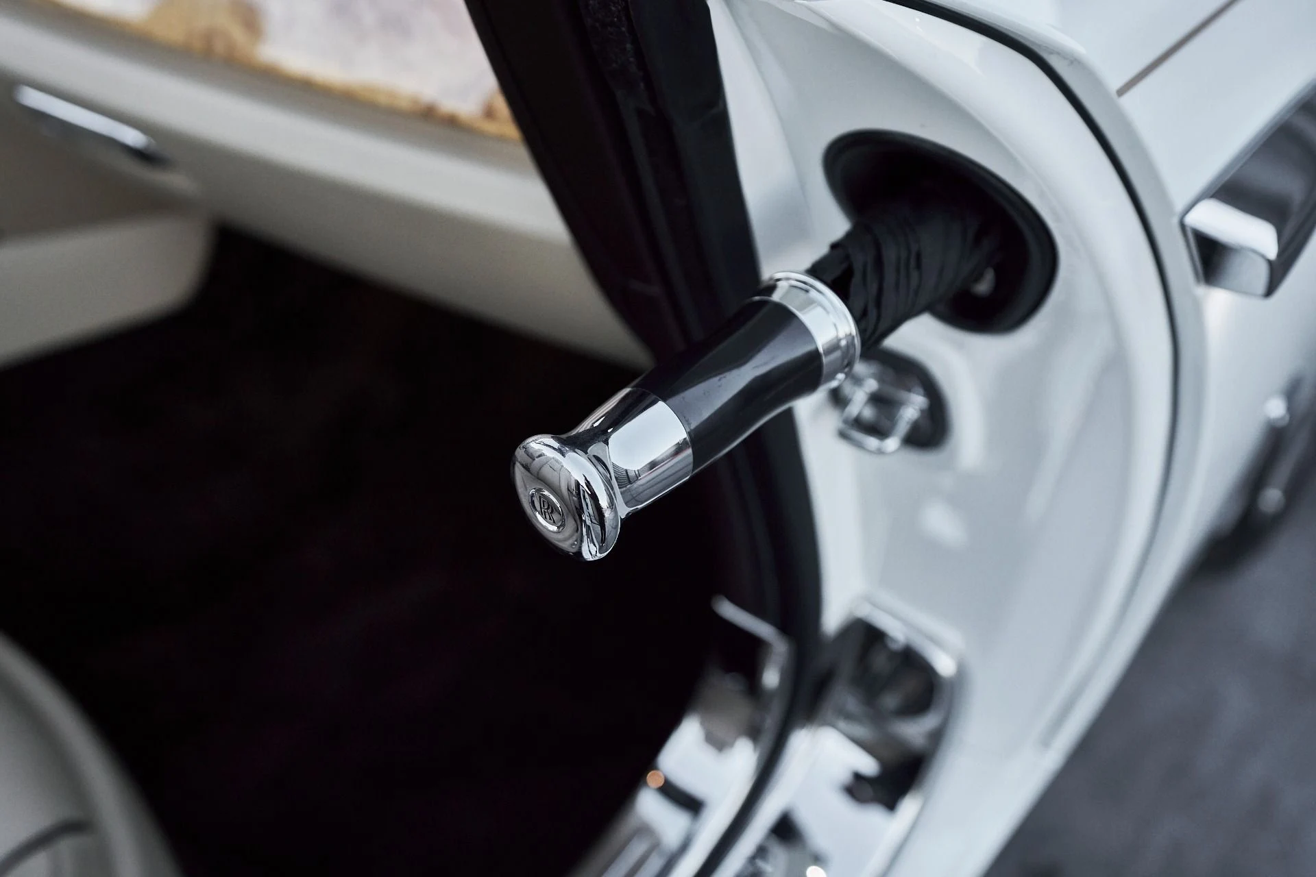 mph025_2789622299_Used_2017_Rolls_Royce_Dawn_Base_1764730538_da245d2d6d