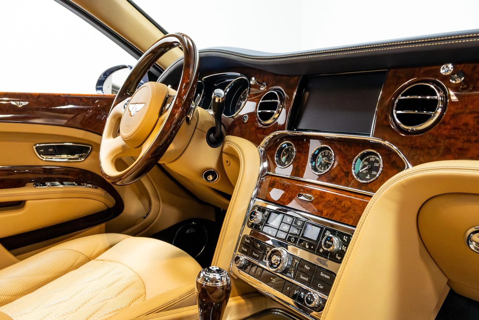 mph025_2793941884_Used_2017_Bentley_Mulsanne_1775514187_8954aa68b0