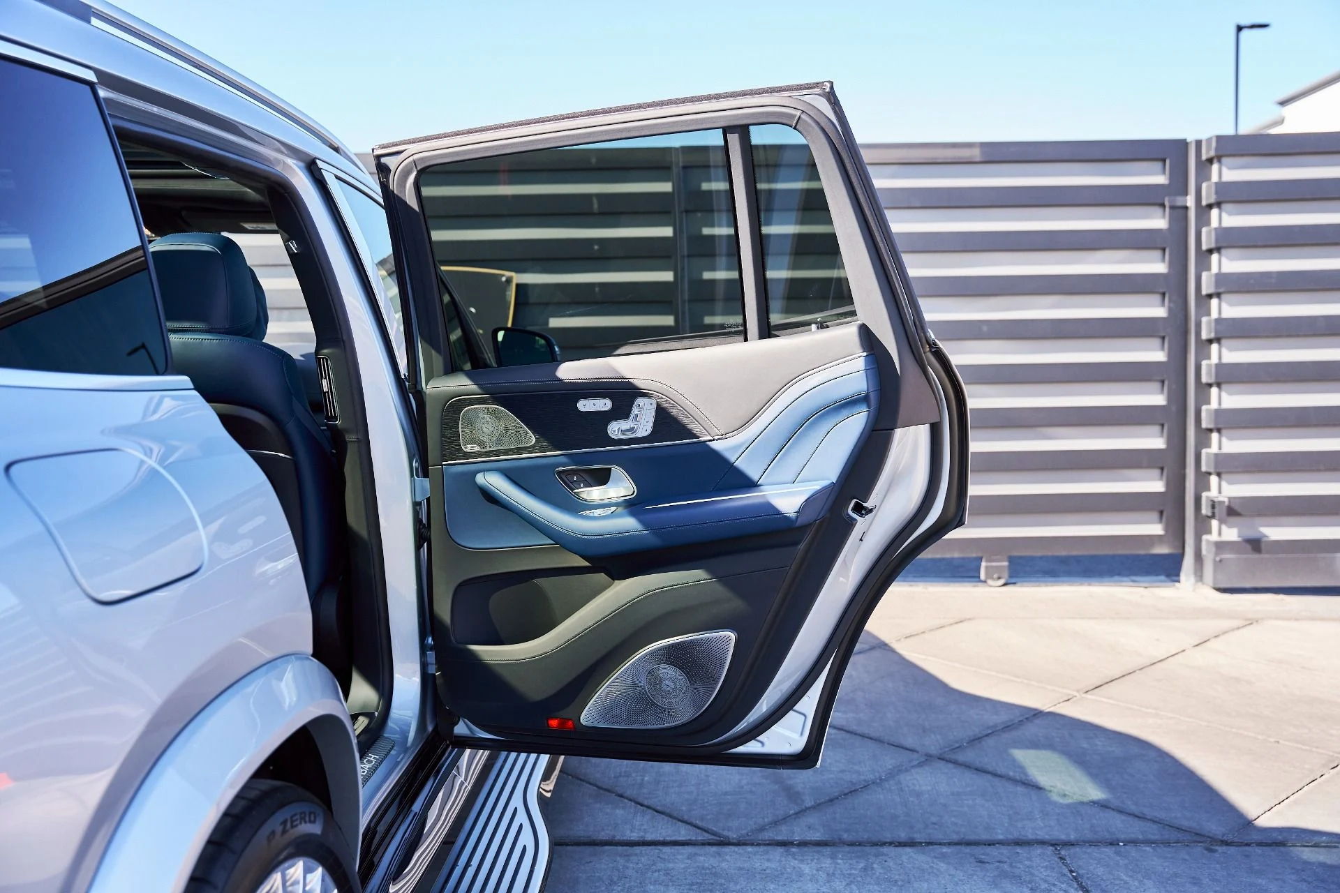 mph025_2795144464_Used_2026_Mercedes_Benz_GLS_Maybach_GLS_600_1770697589_c232ddea70