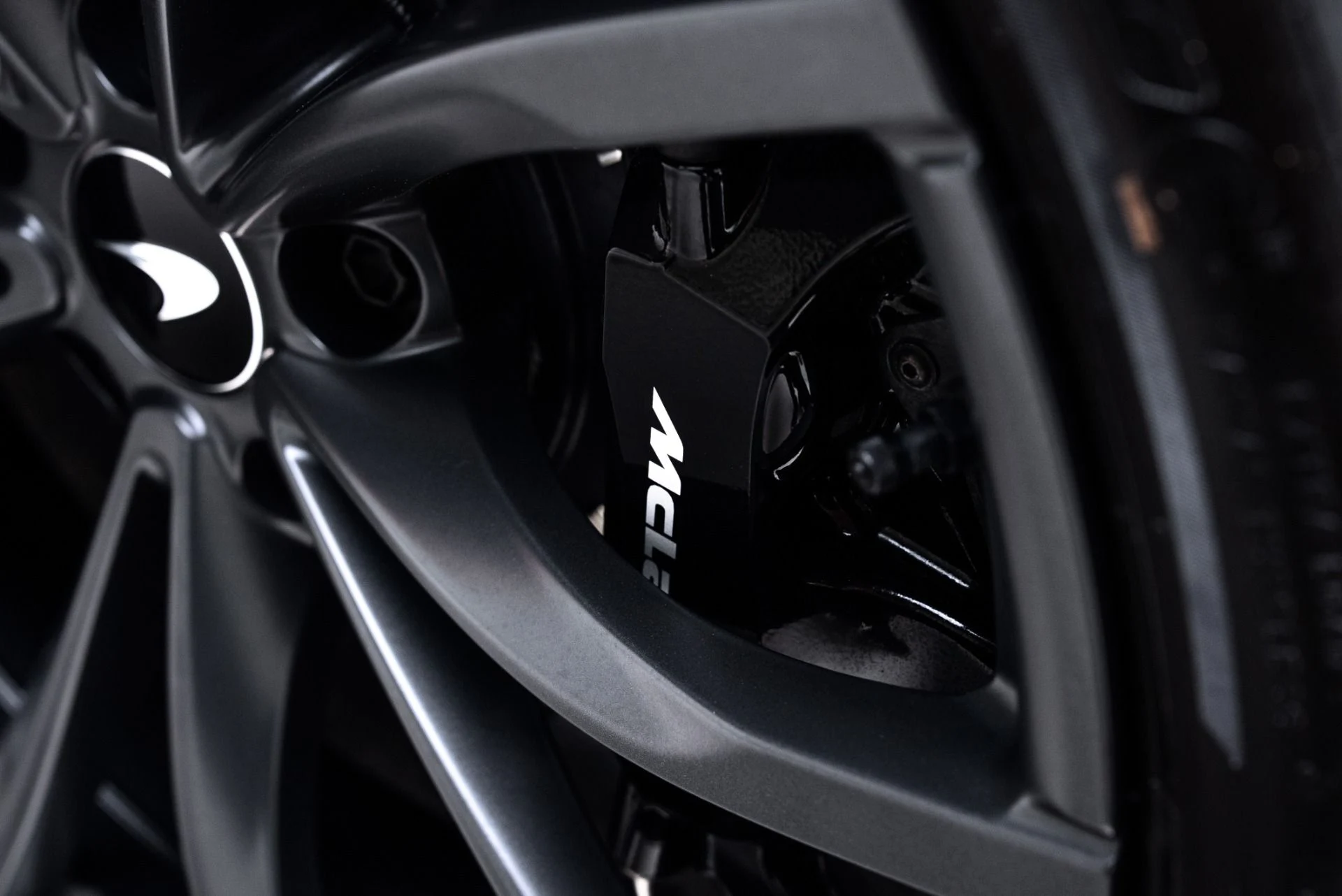 mph025_2795849600_Used_2023_Mc_Laren_Artura_1774894361_b2ad2d321d