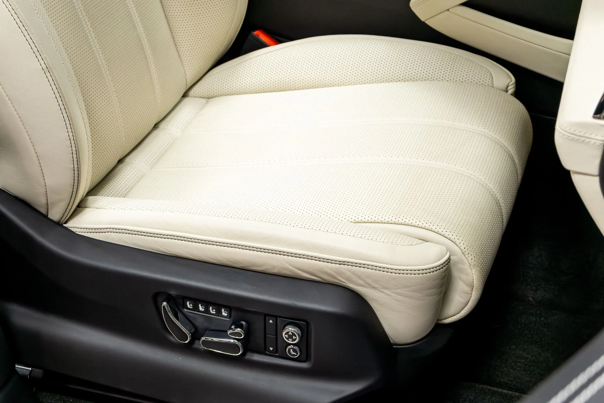 mph025_2804445531_Used_2021_Bentley_Bentayga_V8_First_Edition_1774291657_0efc990a0f