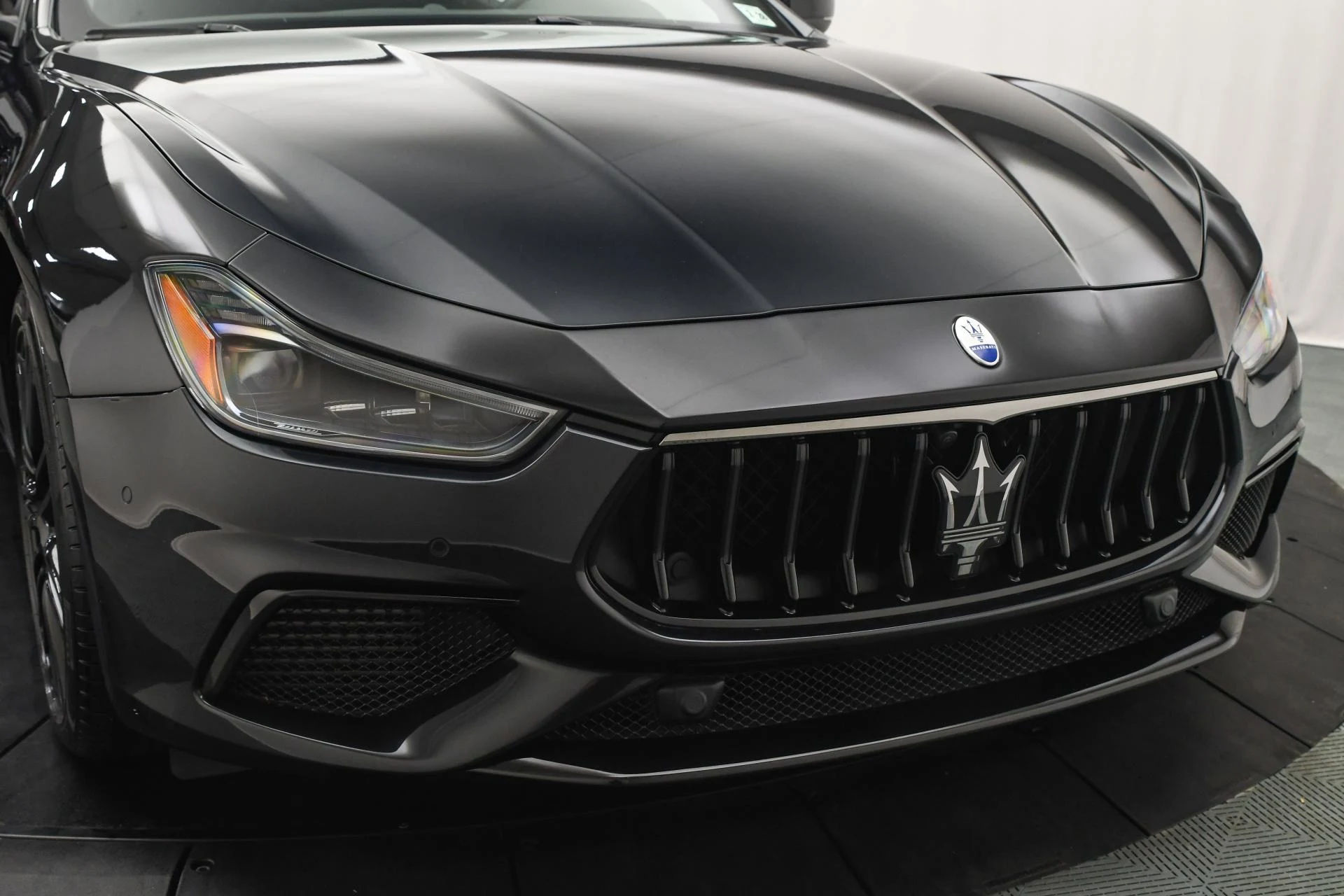 mph025_2804713479_Used_2023_Maserati_Ghibli_Modena_Q4_1752825631_8be159c9fc