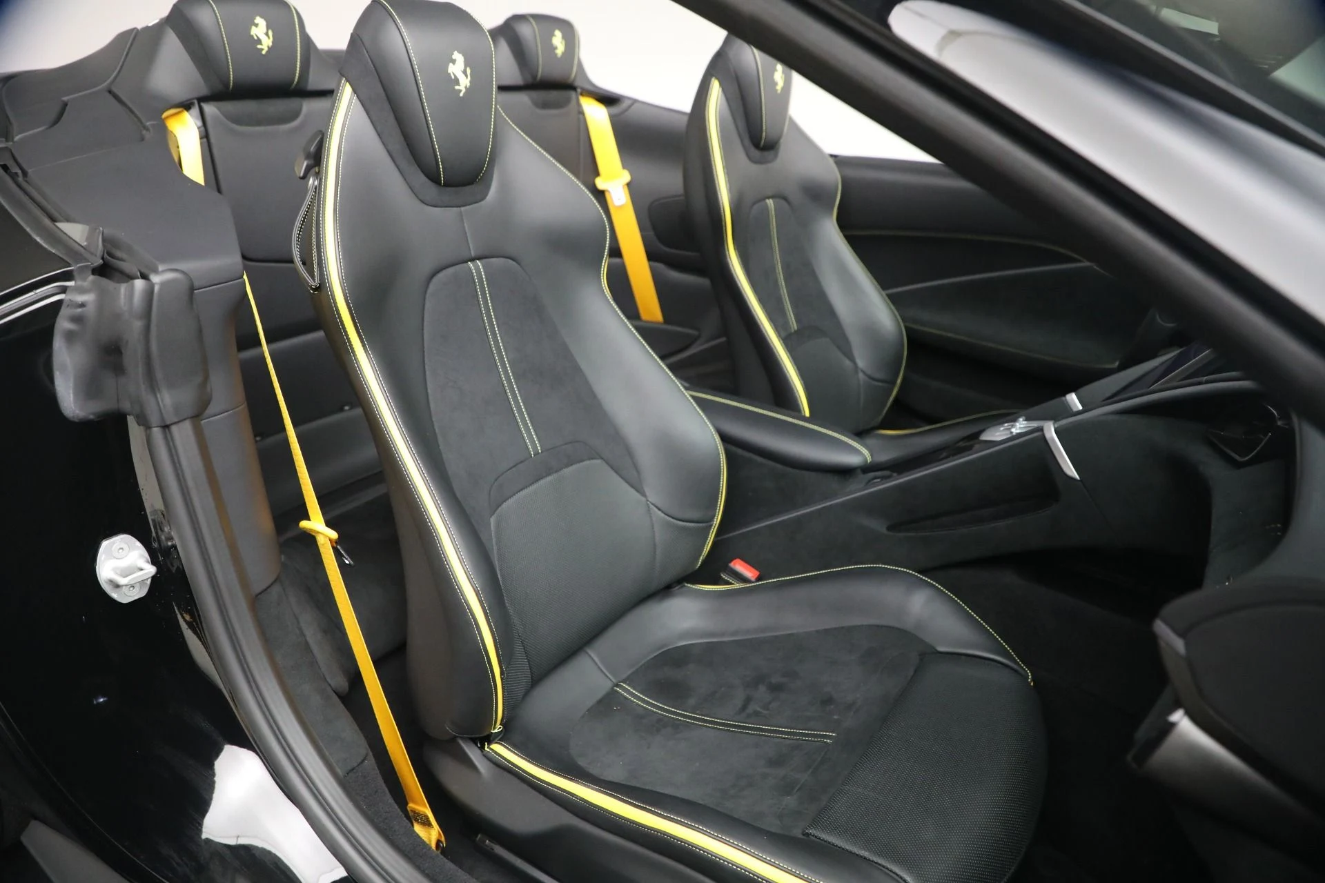 mph025_2804953509_Used_2025_Ferrari_Roma_Spider_1772825700_5b224224a4