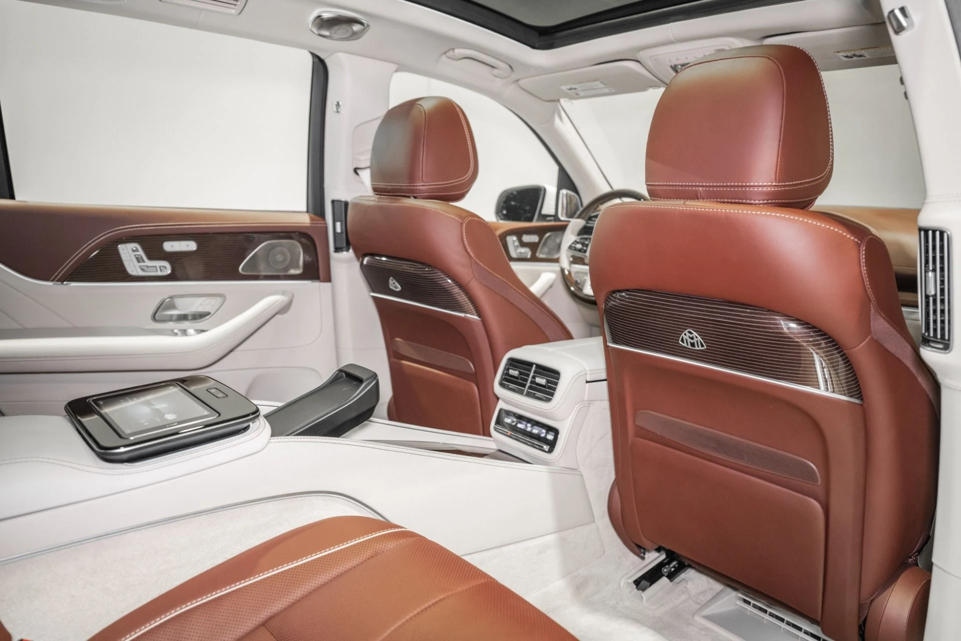 mph025_2805303446_Used_2022_Mercedes_Benz_GLS_Maybach_GLS_600_1761673208_7acdc28c76