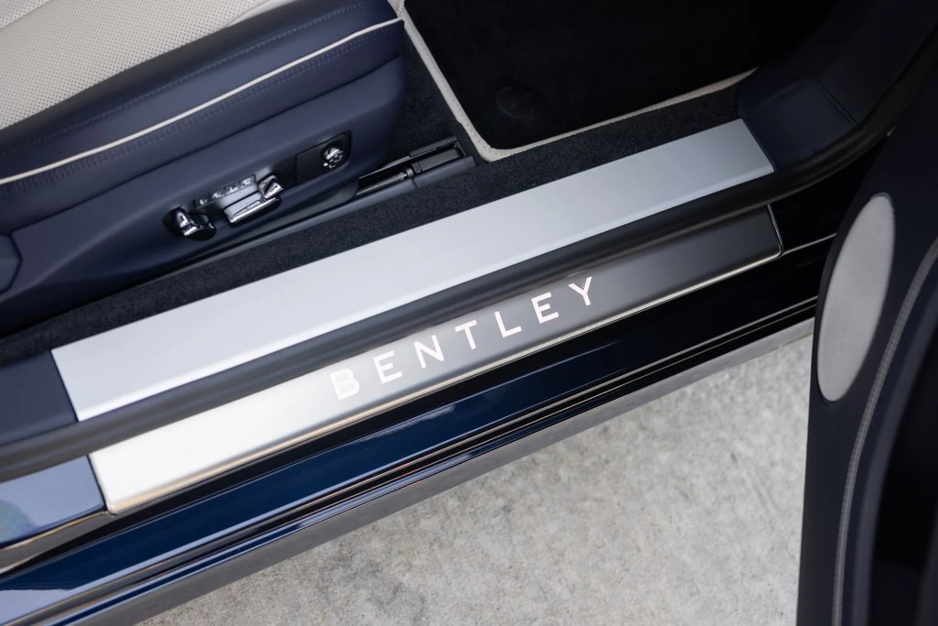 mph025_2806317034_a96e430f1b0420ec5883ecd16aa8dd9ax_6c549cd34f