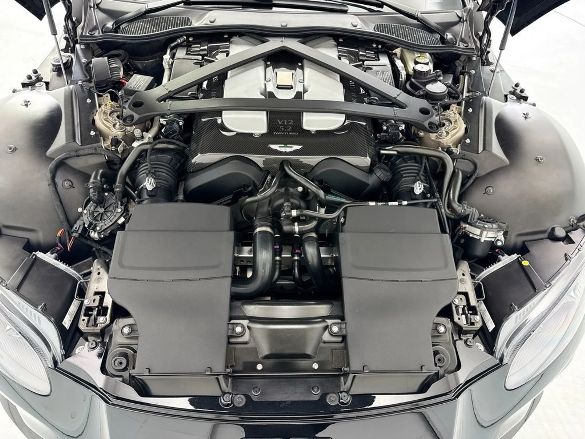 mph025_280774324_used_2023_aston_martin_vantage_v12coupe_8119_23004338_26_1024_3e934074c2