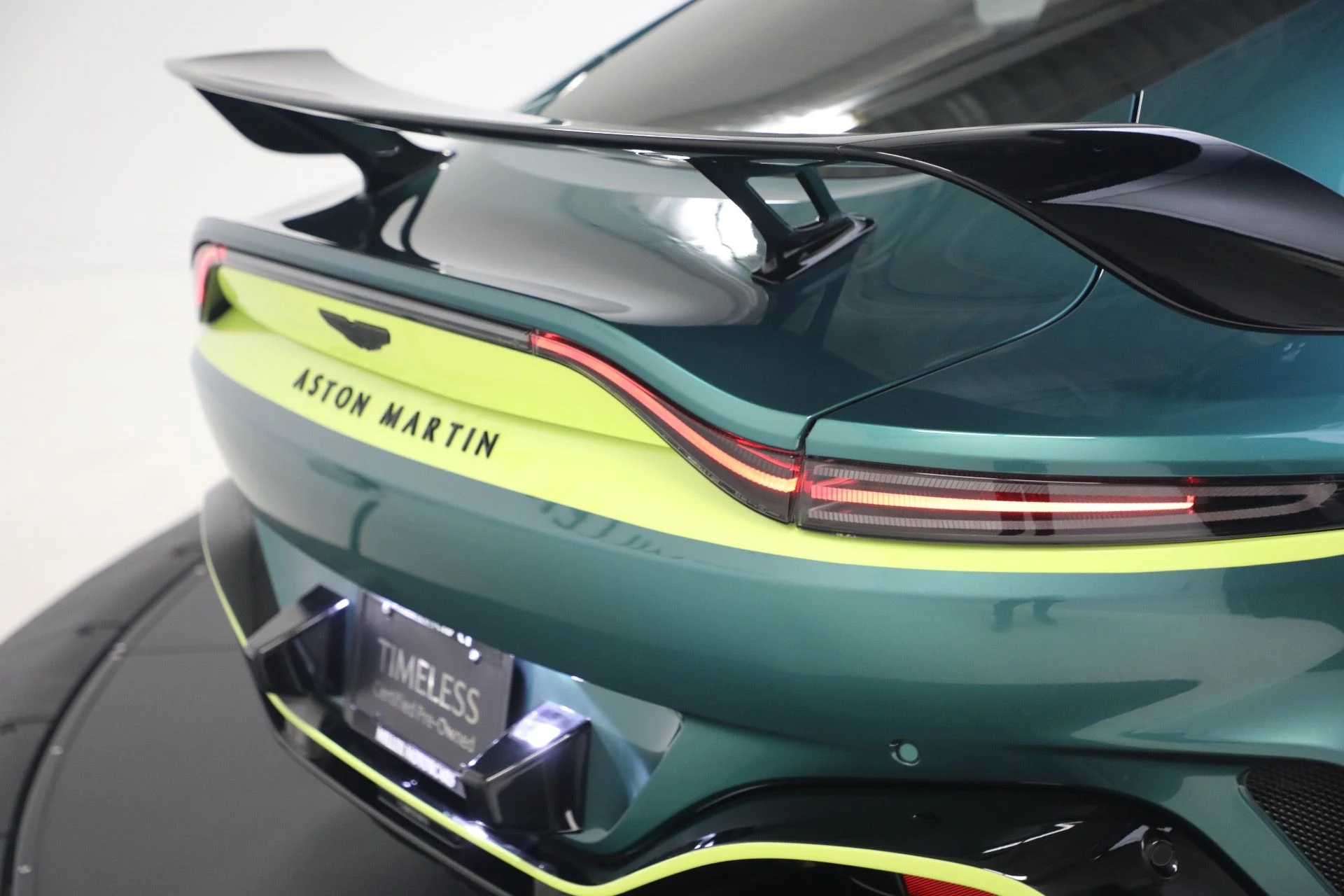 mph025_2811066813_Used_2023_Aston_Martin_Vantage_V12_1777723504_37981c9ca2