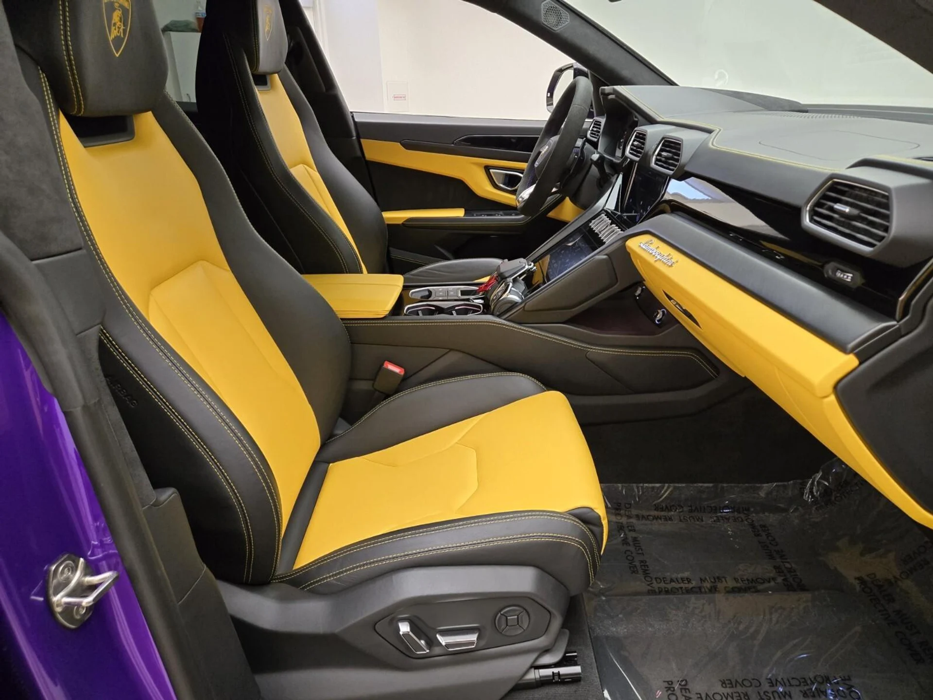 mph025_281559670_Used_2022_Lamborghini_Urus_1760597918_cc05f7ec06
