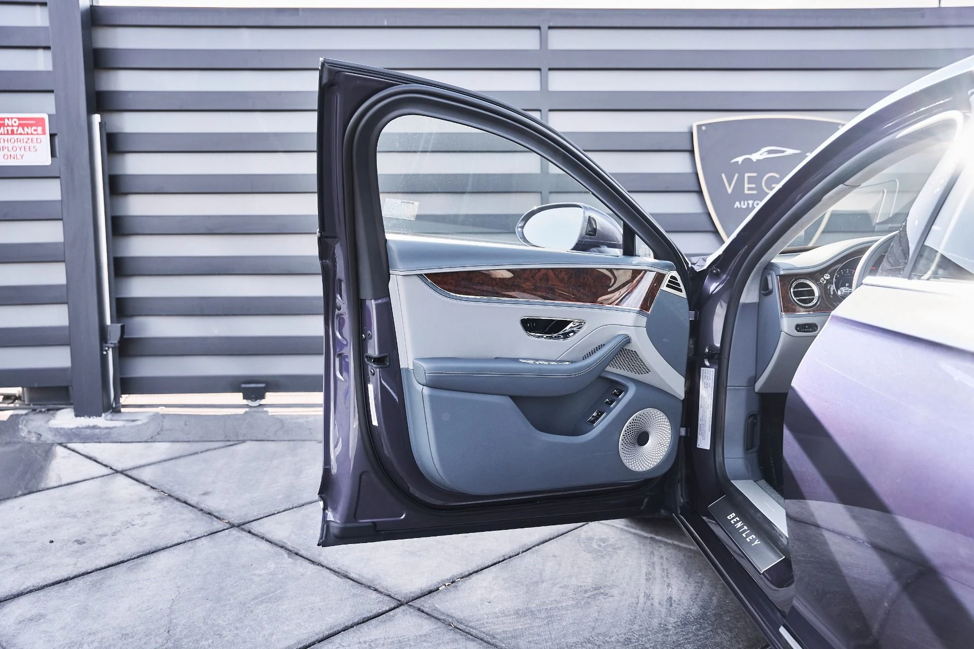 mph025_2820014549_Used_2026_Bentley_Flying_Spur_V8_1775613277_ab47881c1e