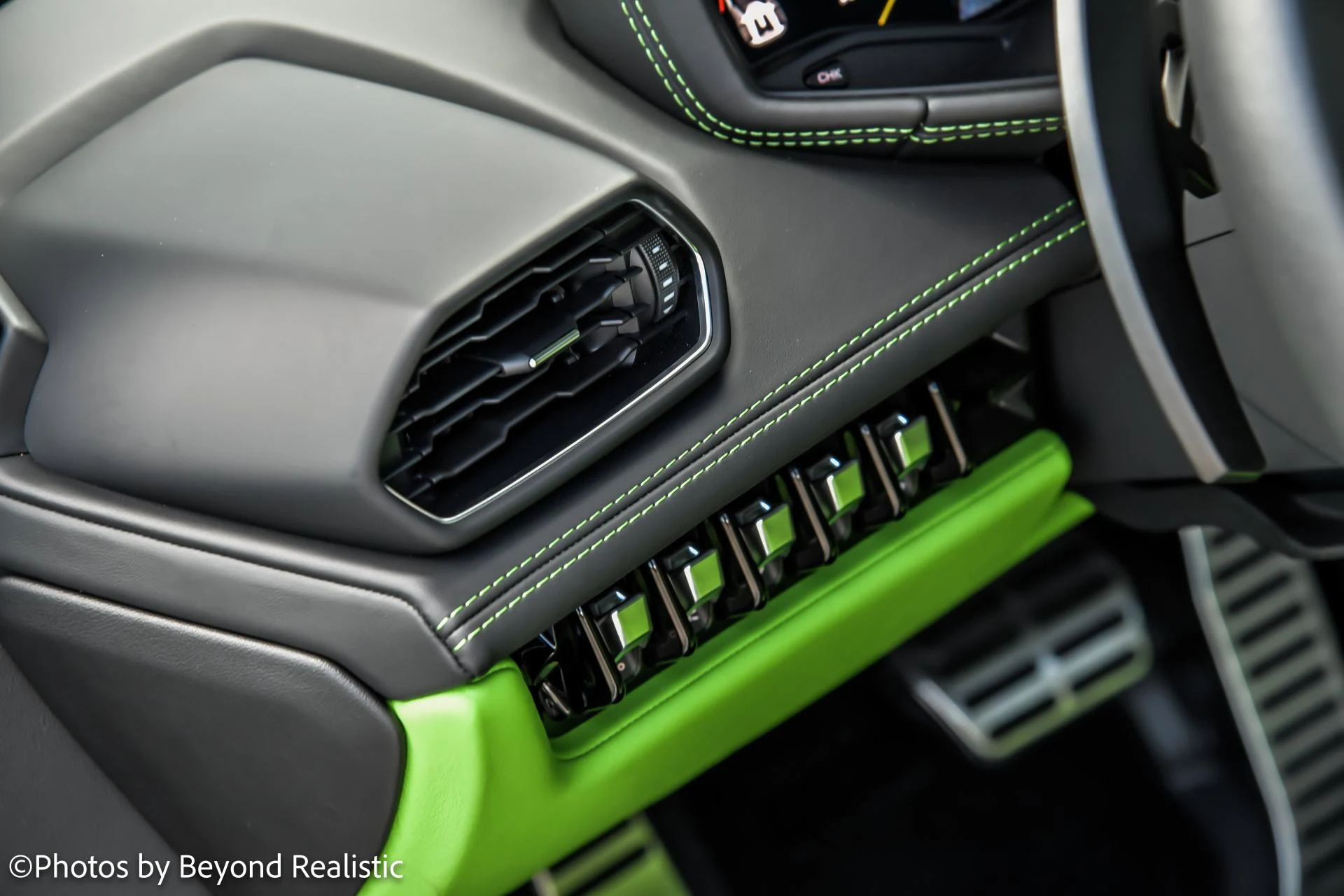 mph025_2824674795_Used_2021_Lamborghini_Huracan_EVO_Spyder_1756800420_b4c1e88942