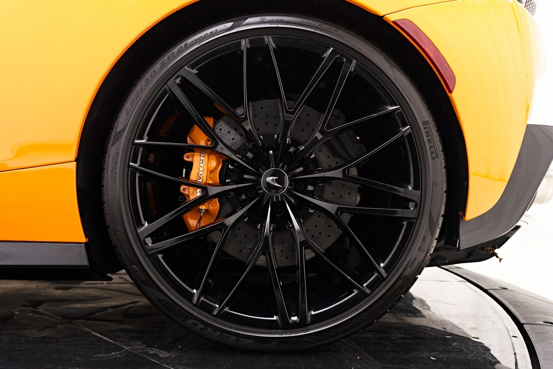 mph025_2830656275_Used_2023_Mc_Laren_GT_Base_1712094494_6f1eeb3143