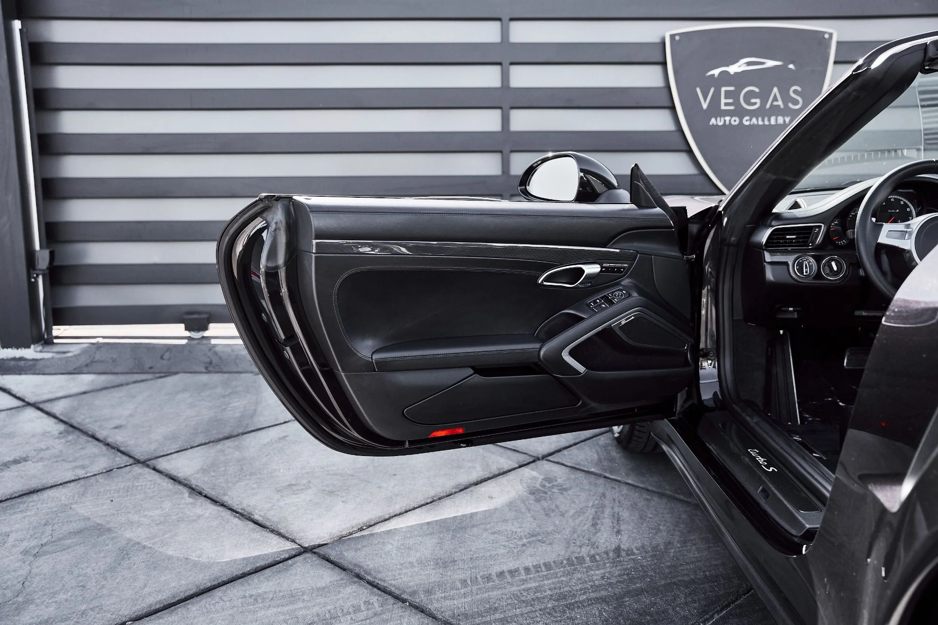 mph025_2831013007_Used_2014_Porsche_911_Turbo_S_1776734576_db6f5a7694