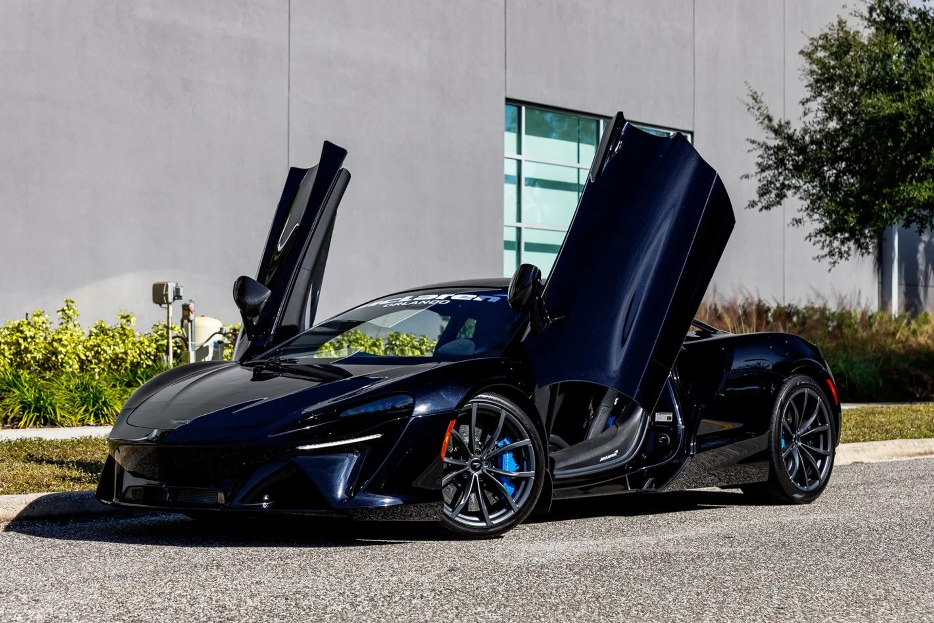 mph025_2837696541_396_p26_l_f53e6477e8