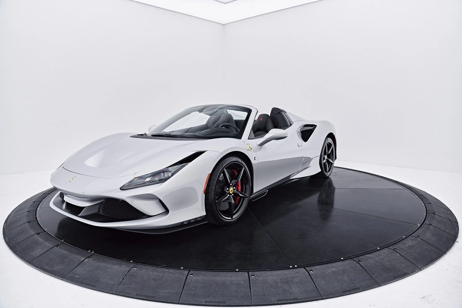 mph025_2838684989_Used_2022_Ferrari_F8_Spider_Base_1785538790_de8e16f5f4