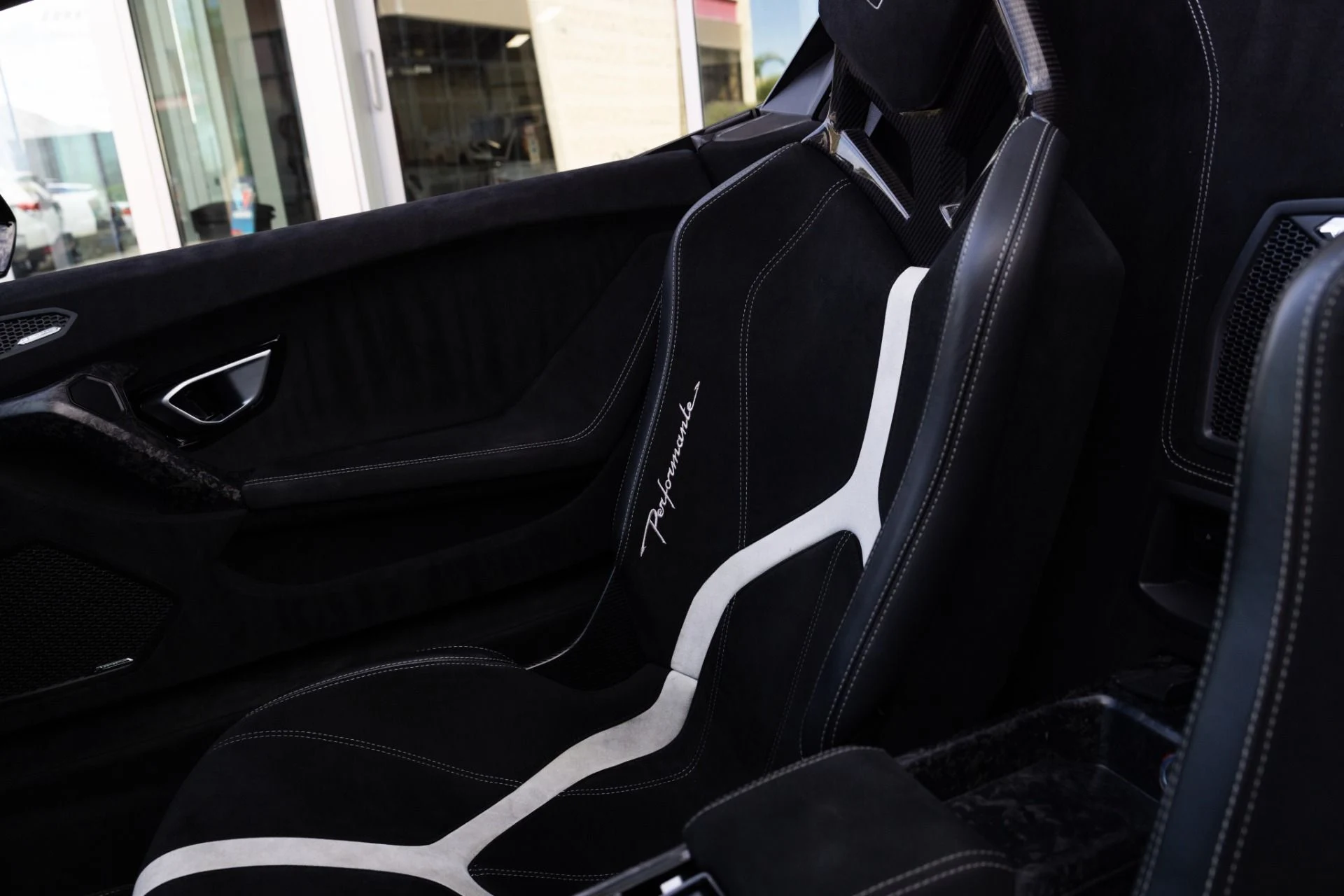 mph025_2849907034_Used_2018_Lamborghini_Huracan_LP_640_4_Performante_Spyder_1772832591_7452b97056