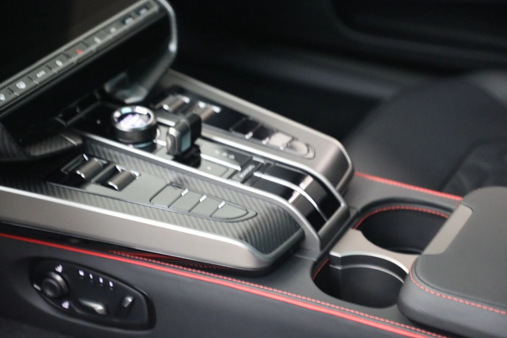 mph025_2861555010_New_2026_Aston_Martin_Vanquish_1767630425_3299c80115