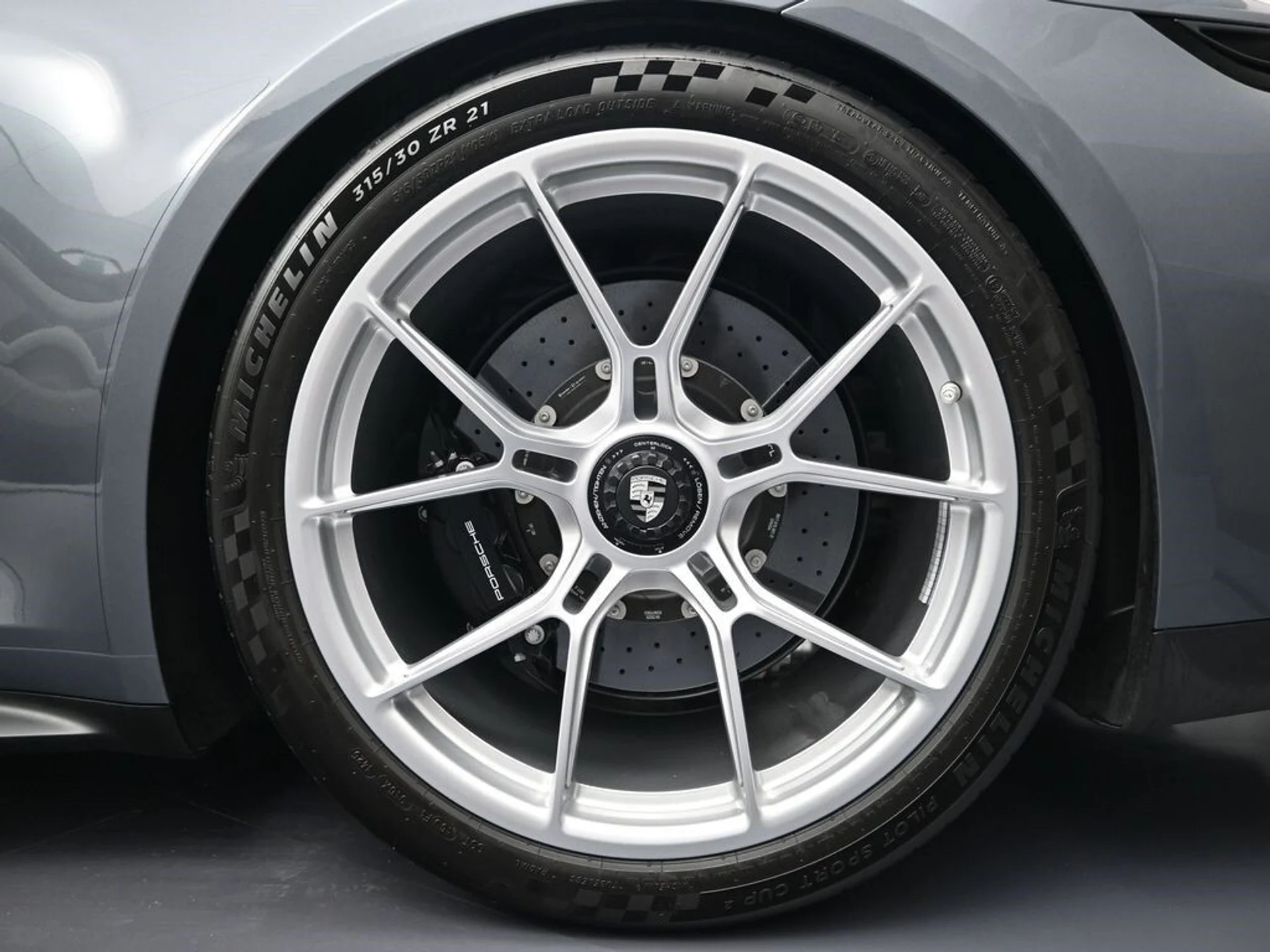 mph025_2865331298_a4b29591a25af8cc42f5b05b227a165ax_594b5c97ea