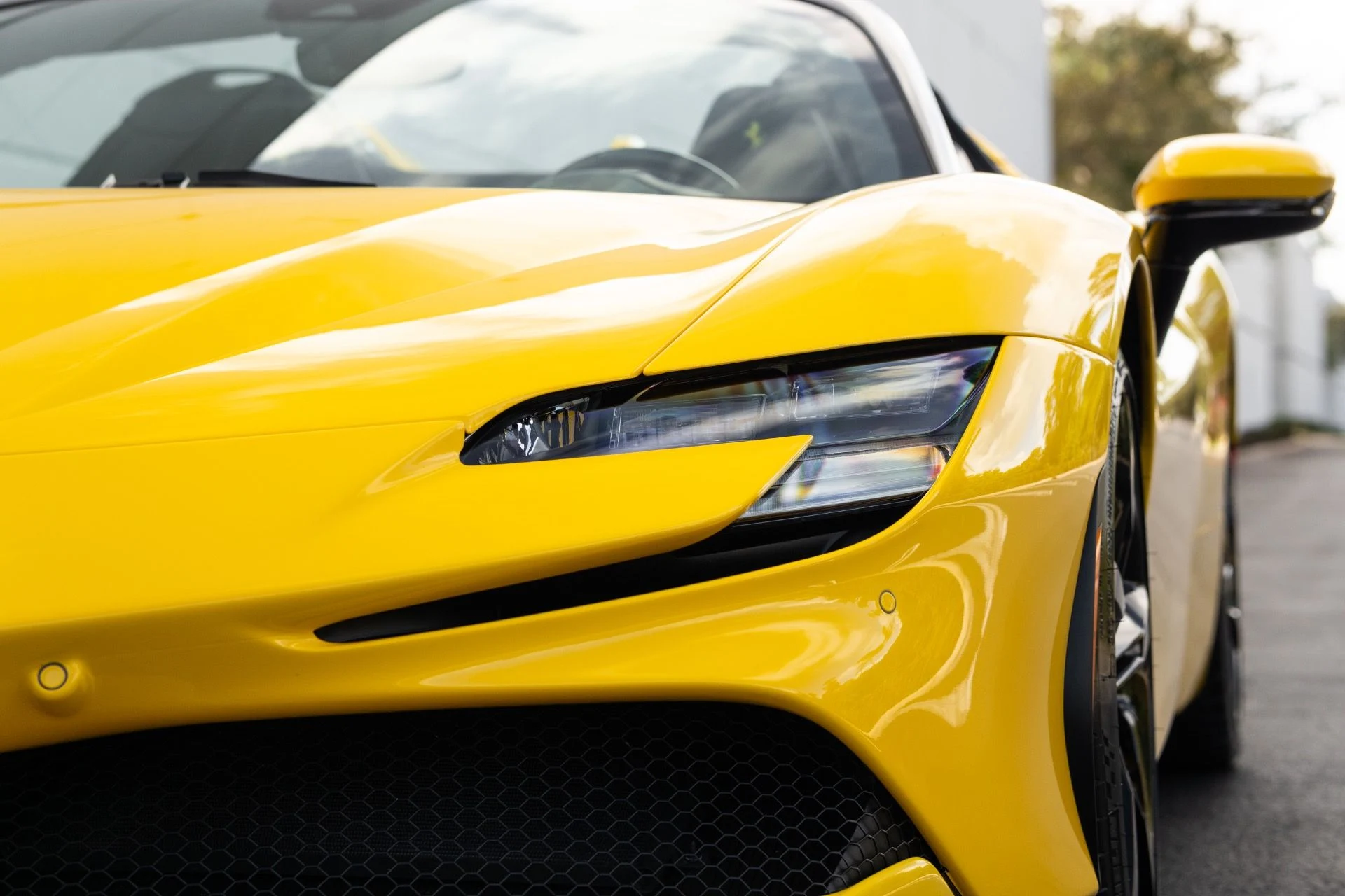 mph025_2866961839_Used_2025_Ferrari_SF_90_Spider_1772646640_2807734559