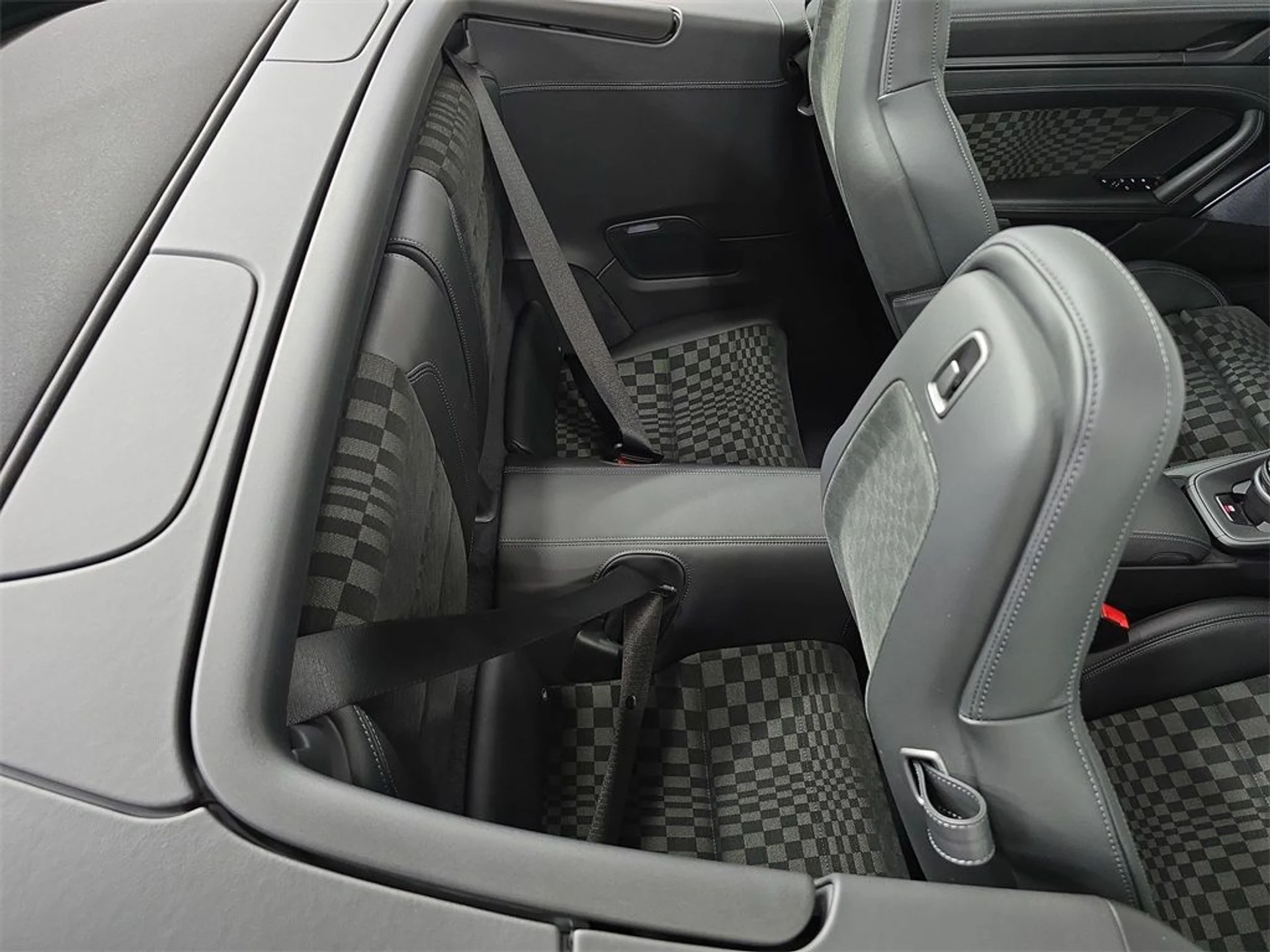 mph025_2879897889_2c1e56359cf9532d639fd96485c97c64_ae74515356