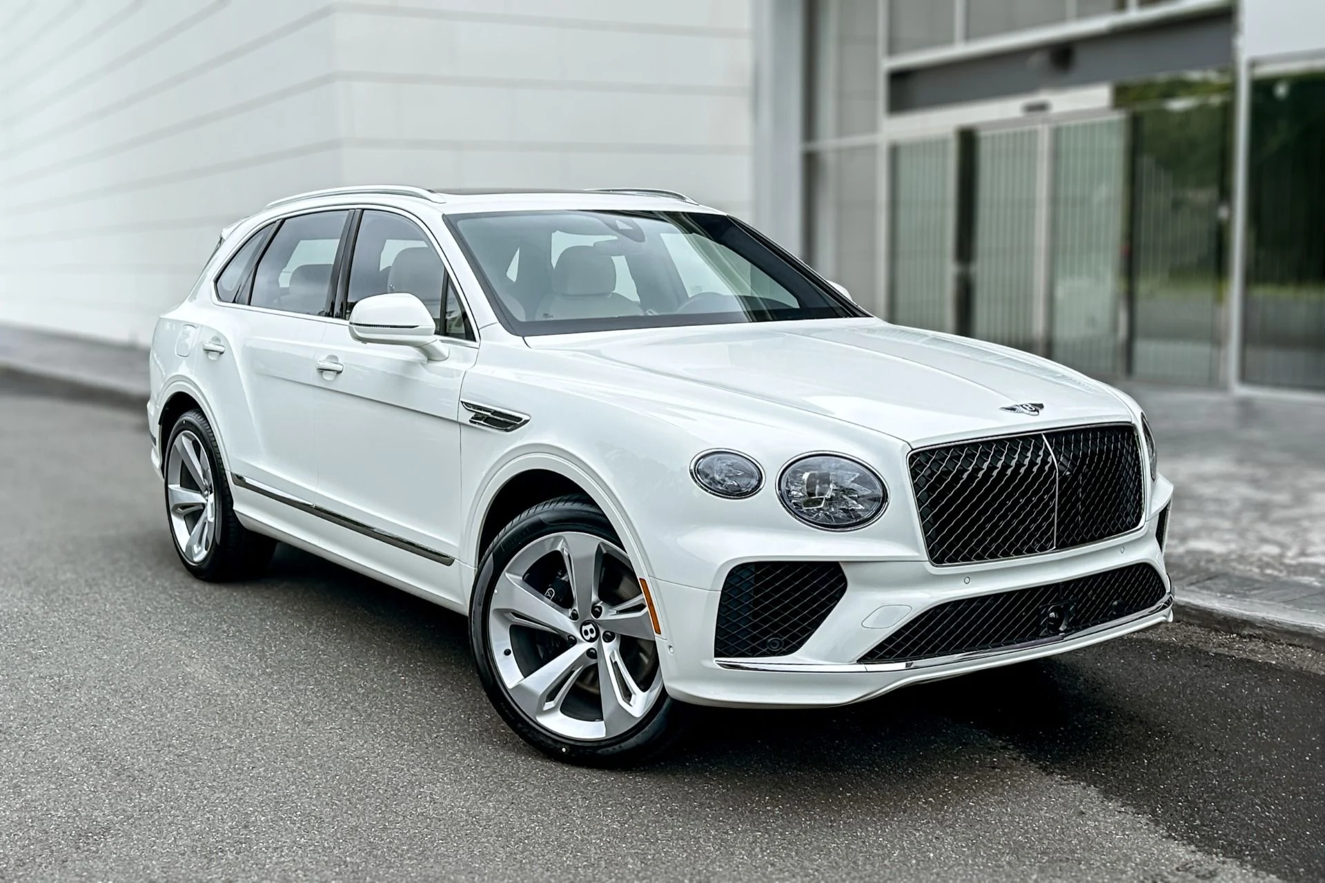 mph025_2880449530_New_2026_Bentley_Bentayga_V8_1784720137_c49d63b59a
