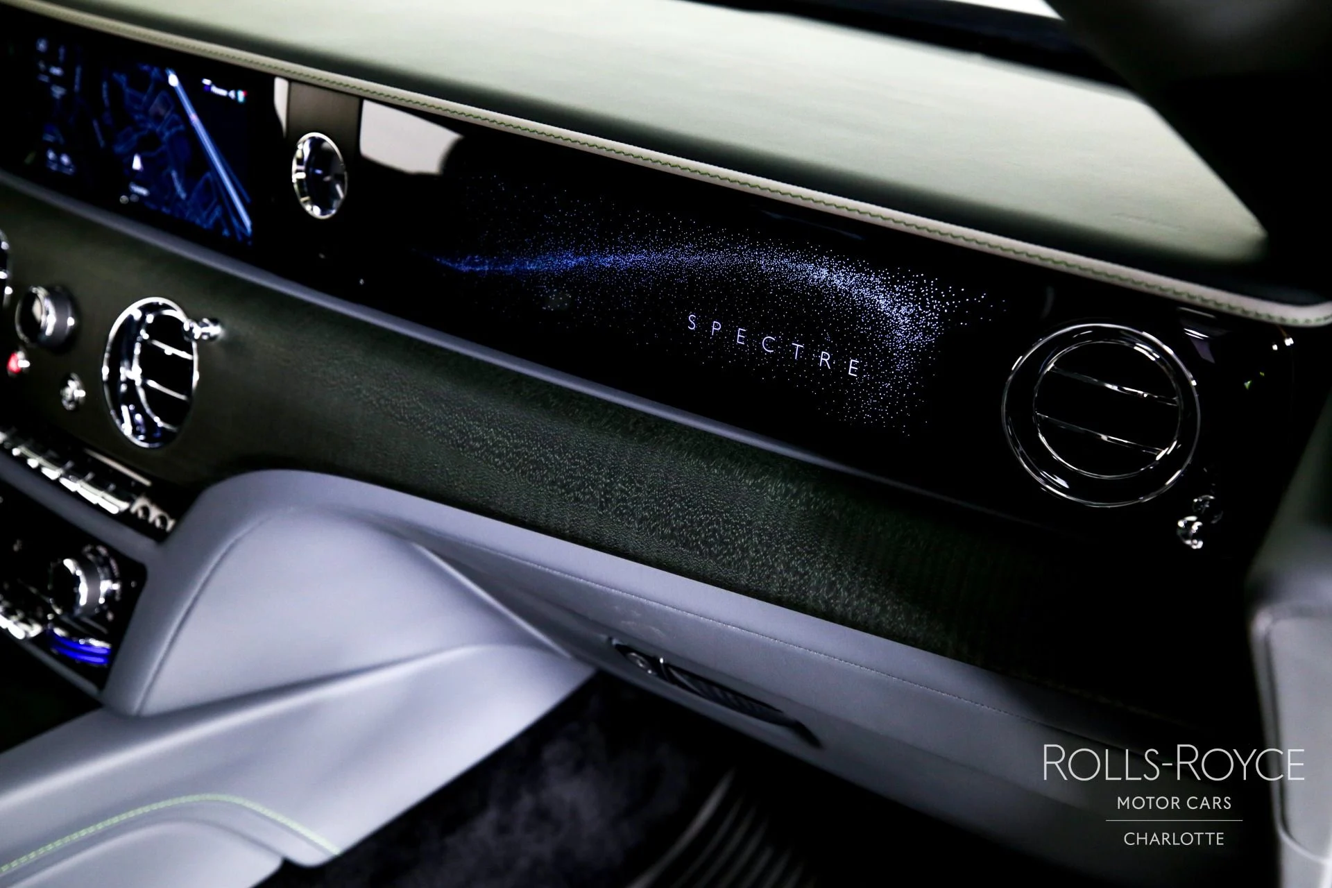 mph025_2882814290_Used_2024_Rolls_Royce_Spectre_1744988373_e072f58529