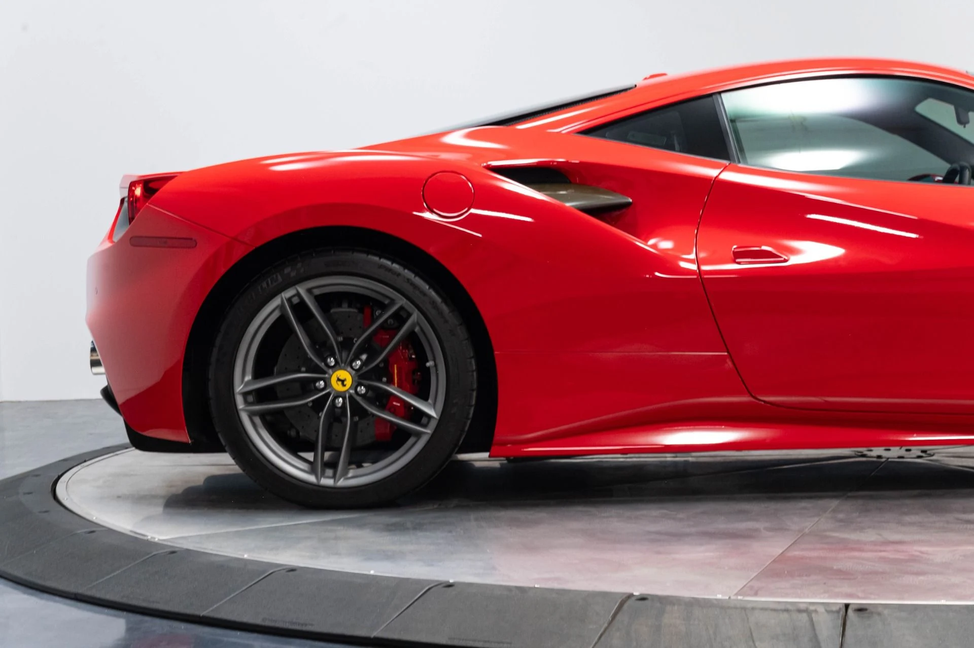 mph025_288382792_Used_2018_Ferrari_488_GTB_1785189078_76a2a484fa