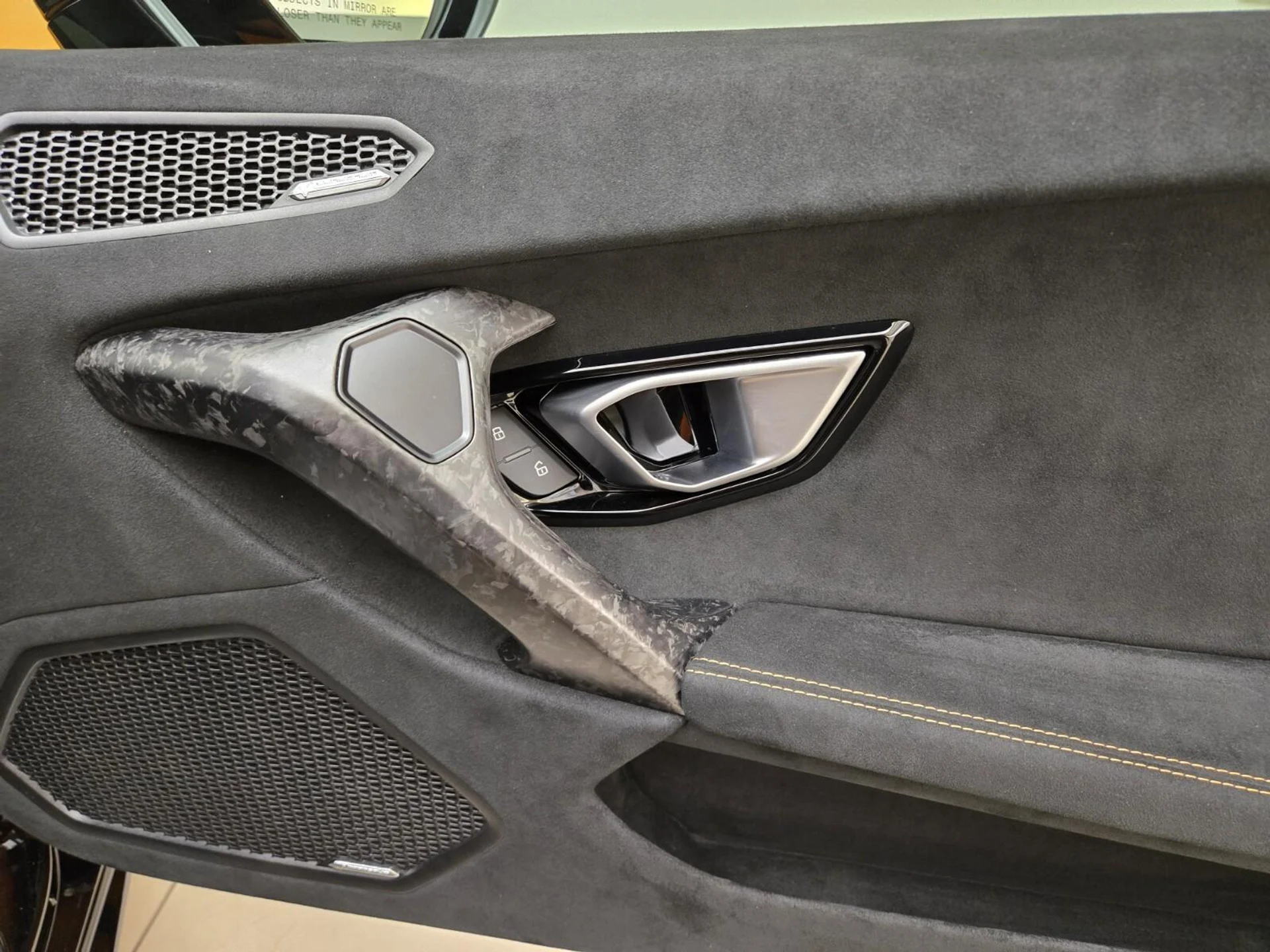 mph025_2888481752_Used_2019_Lamborghini_Huracan_Performante_1753165096_3888688af4