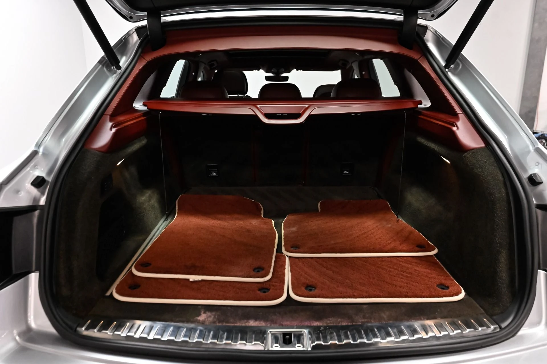 mph025_2889020676_Used_2019_Bentley_Bentayga_V8_1790790917_e909516bb5