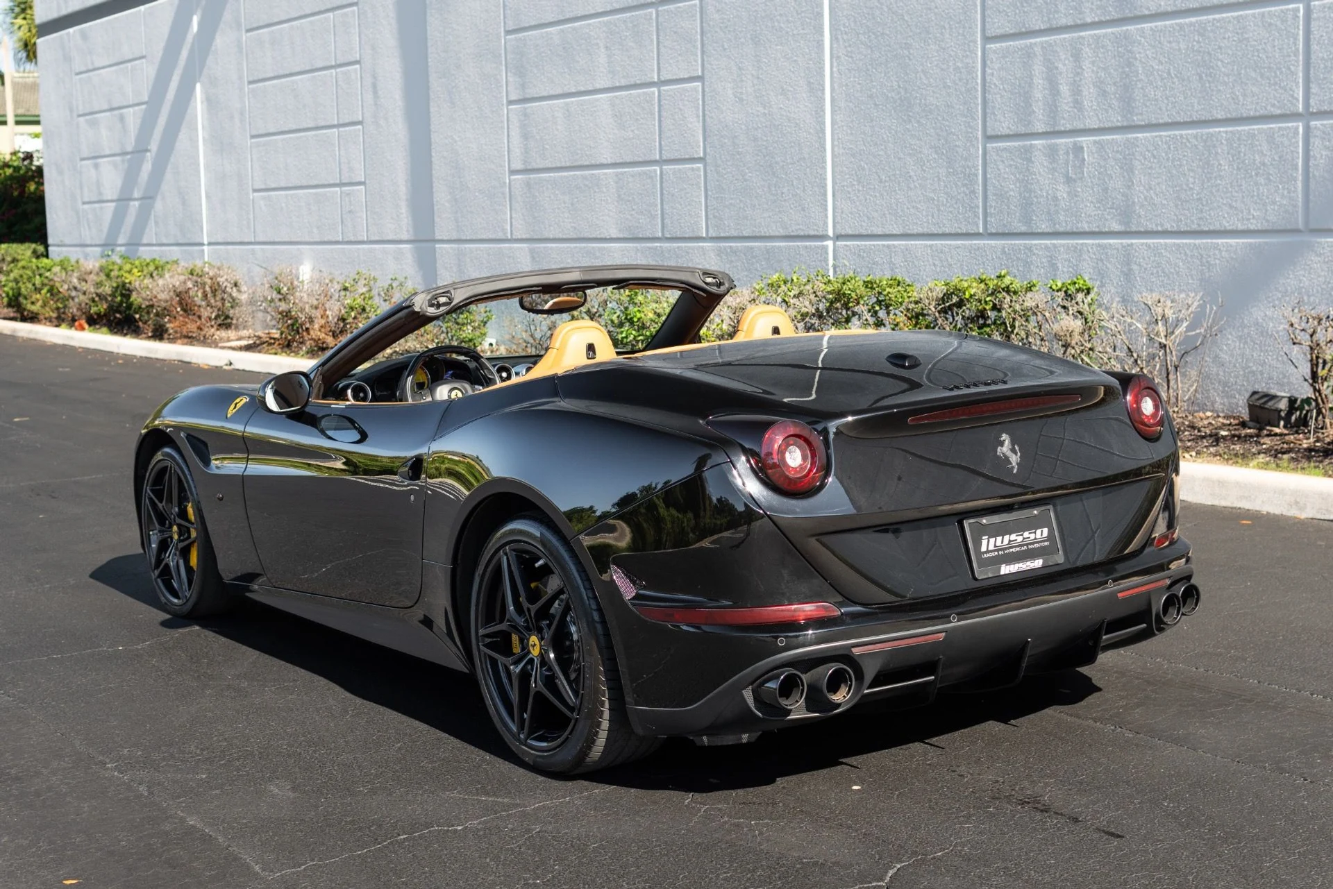 mph025_2890515726_Used_2017_Ferrari_California_T_1767065452_0be483bd42