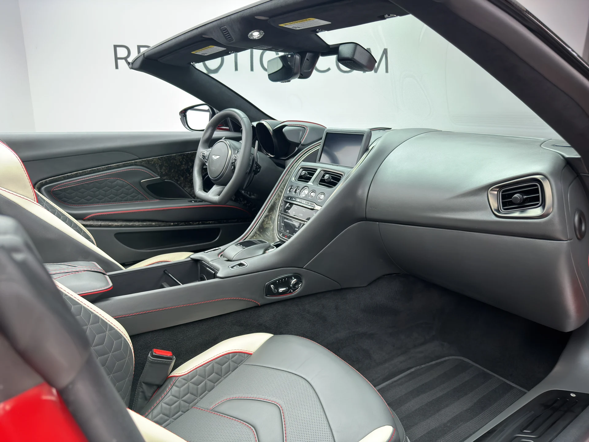 mph025_2891765693_RPA_3849_interior_005_d6700224b1