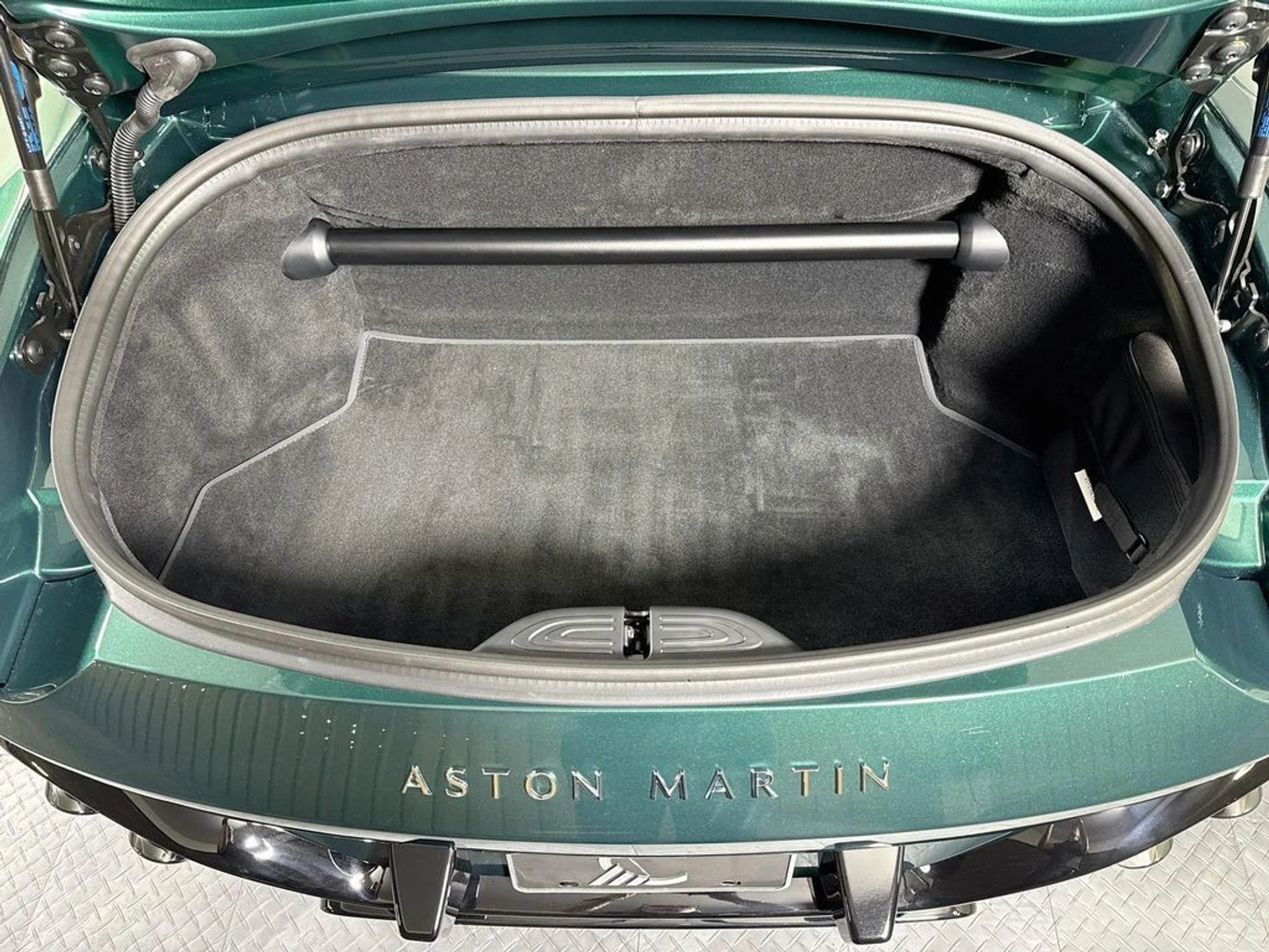 mph025_28925783_new_2026_aston_martin_vantage_sroadster_11350_23064994_26_1024_b651ffb5a9