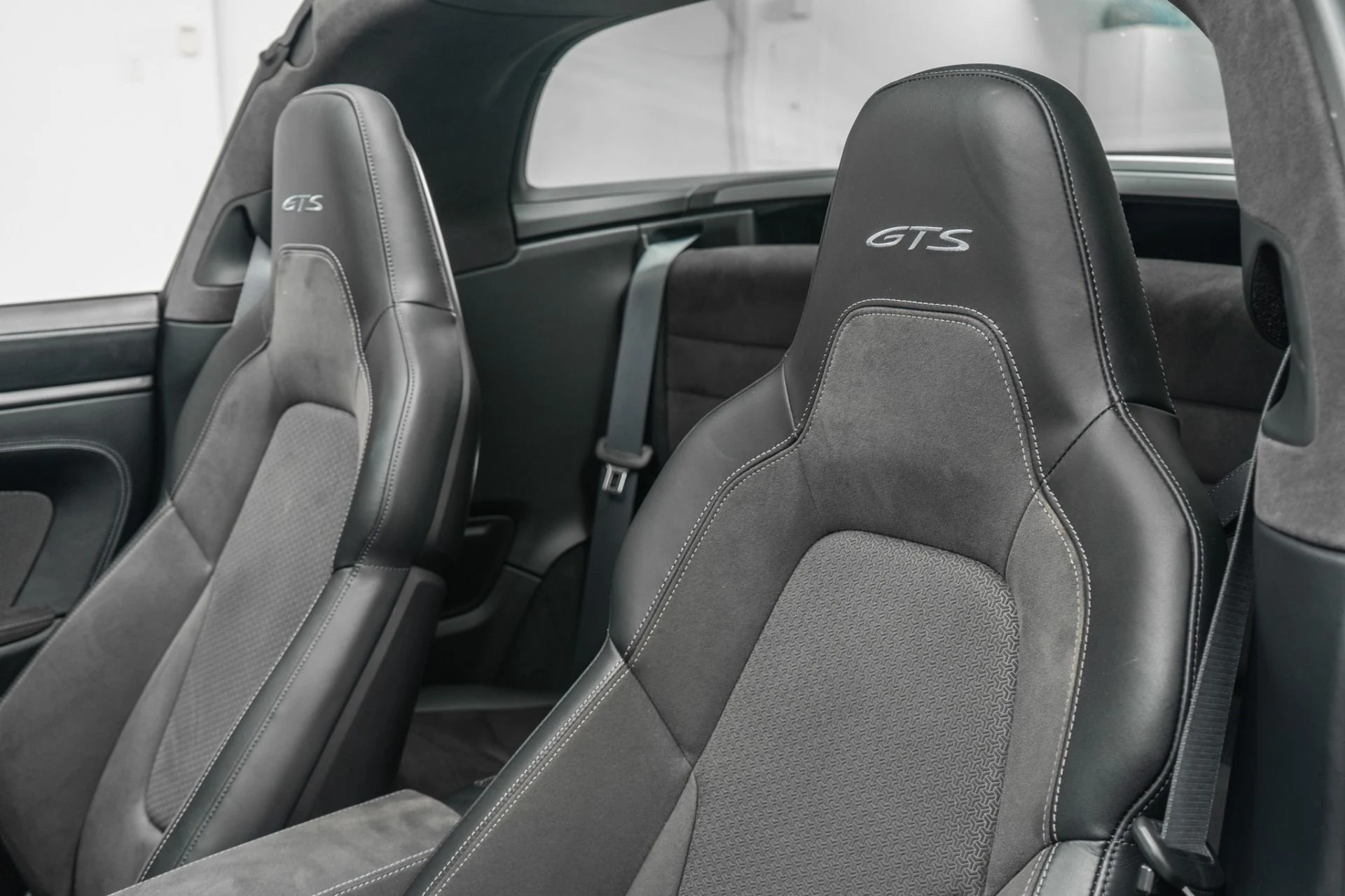 mph025_2896725334_Used_2025_Porsche_911_Targa_4_GTS_1783373195_d470a42e12