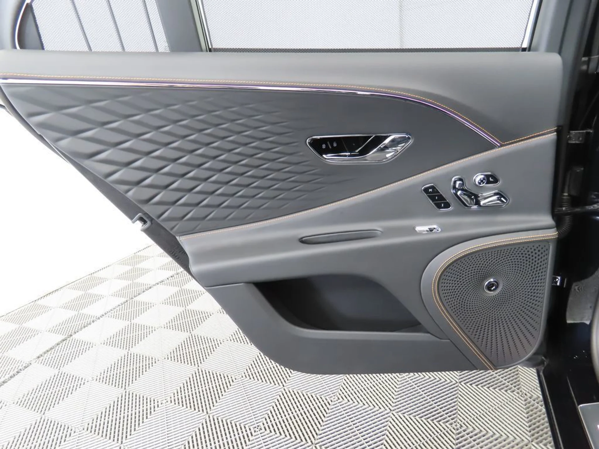 mph025_2909151604_new_2025_bentley_flying_spur_8119_22943437_26_1024_537ed04306